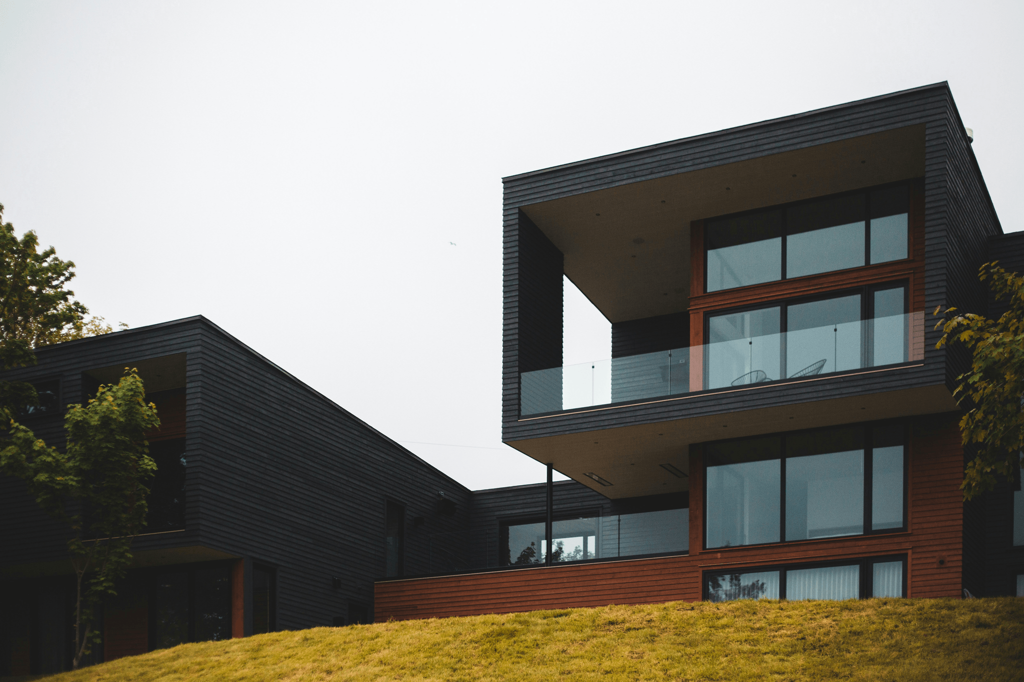 Modern and sustainable steel structure home design