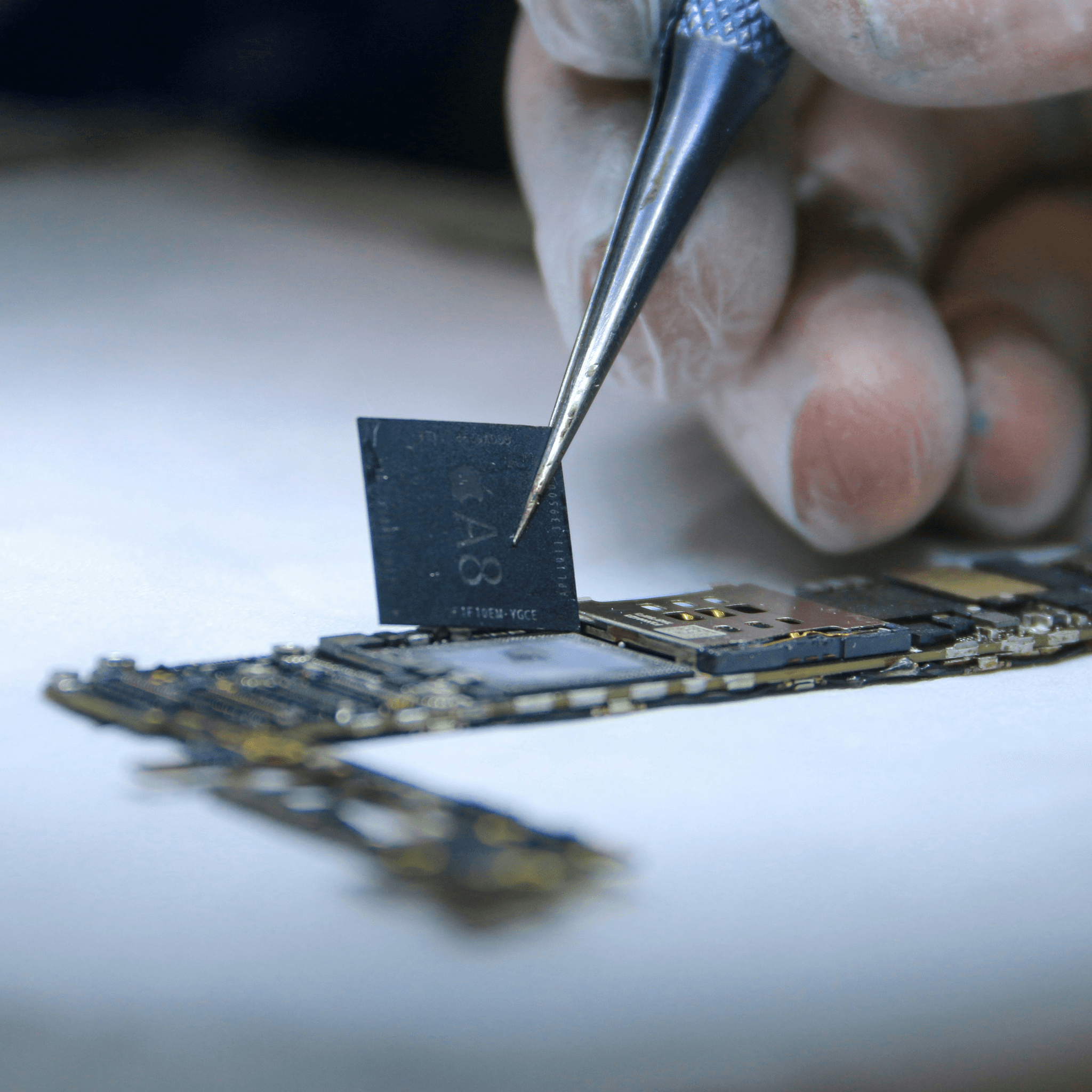 REACH vs. RoHS Testing comparison flowchart highlighting key differences.