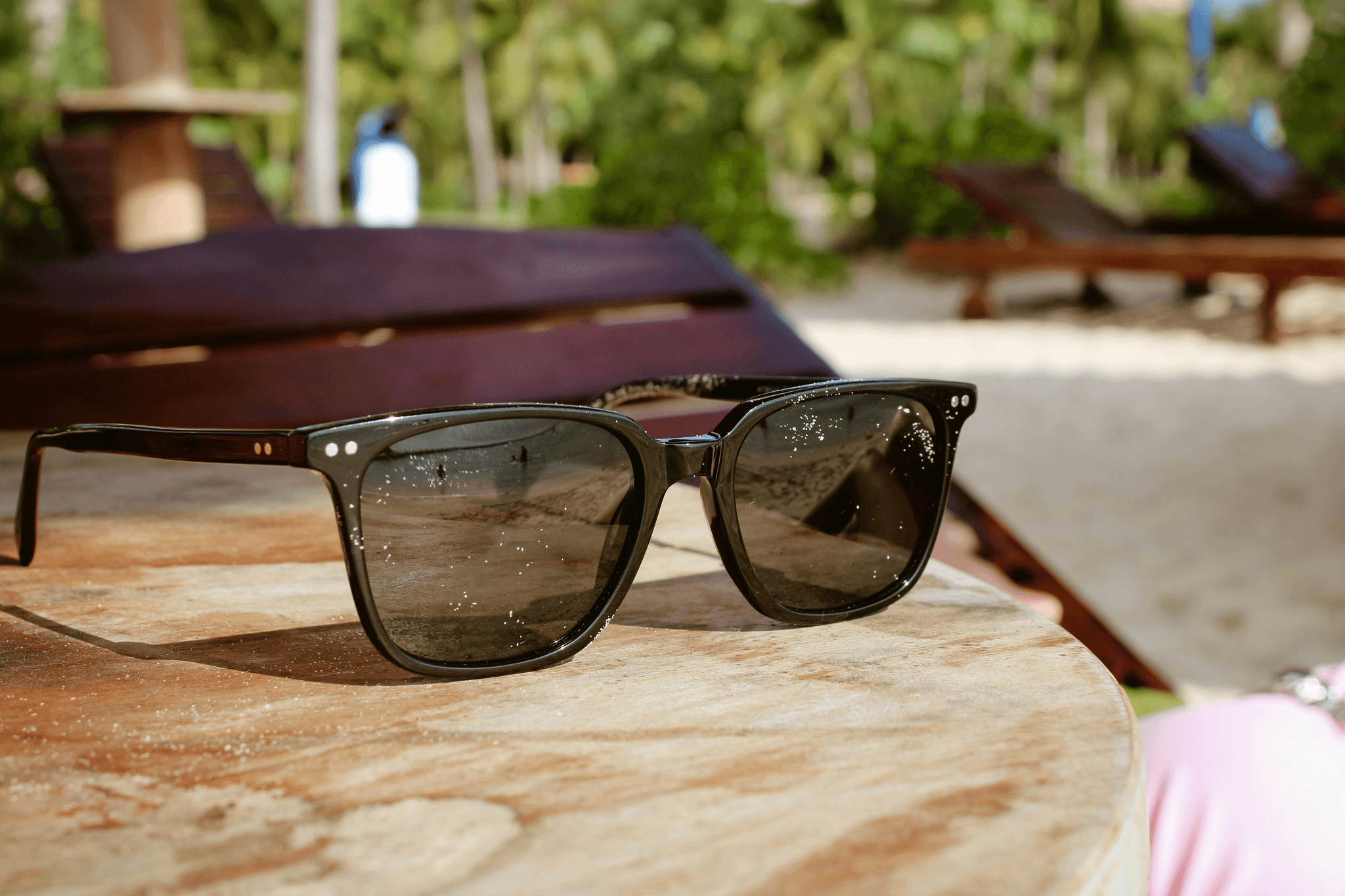 Stylish serengeti sunglasses aviator design