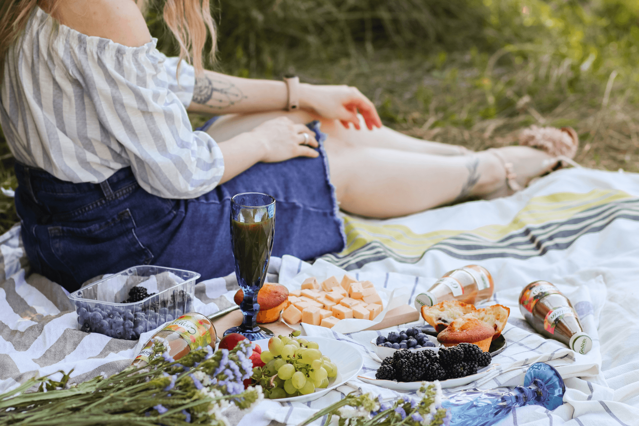 Beautiful presentation of large salad bowls at a picnic.