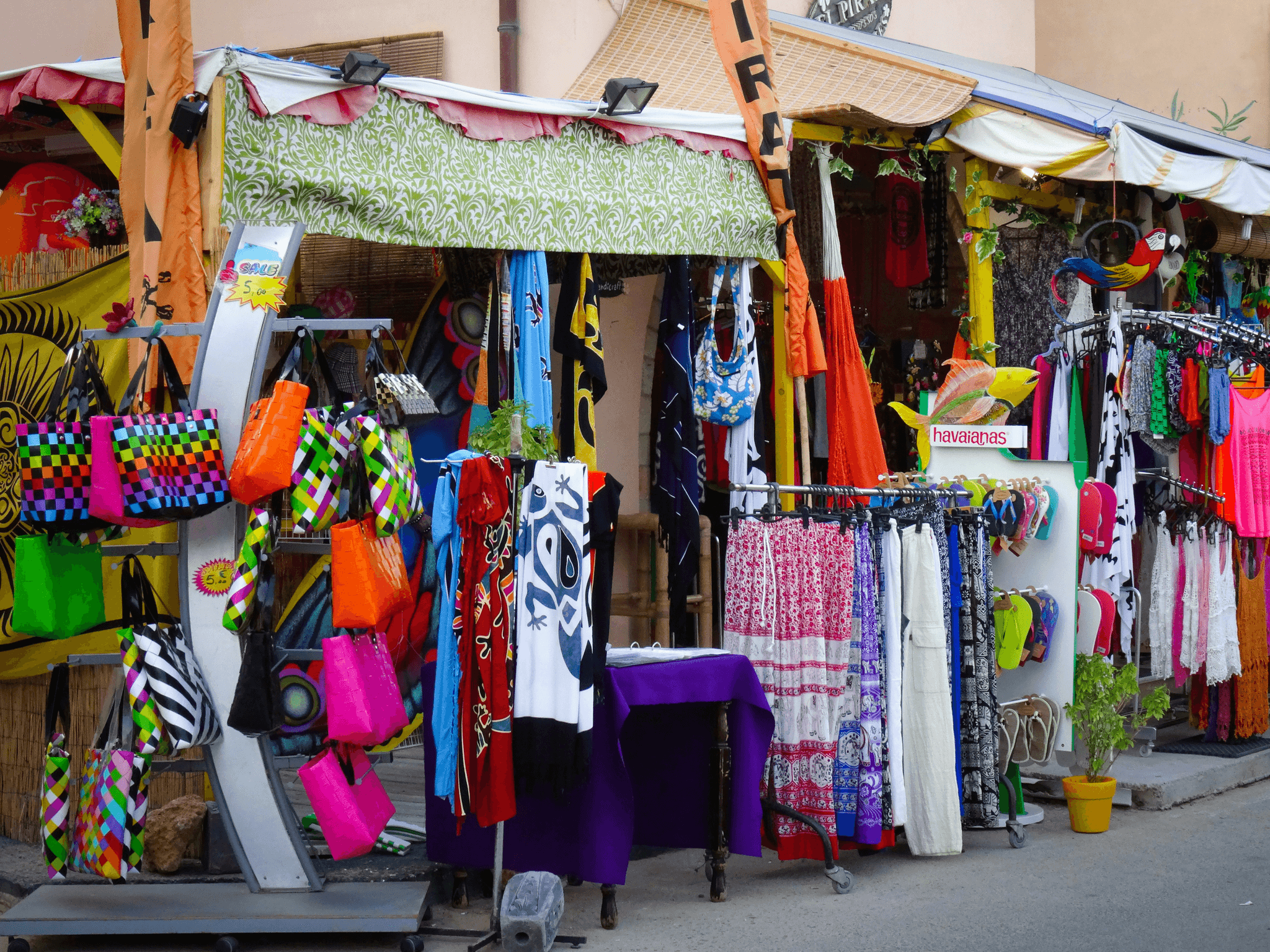 Explore trendy finds at Guangzhou market's Haizhu wholesale market.