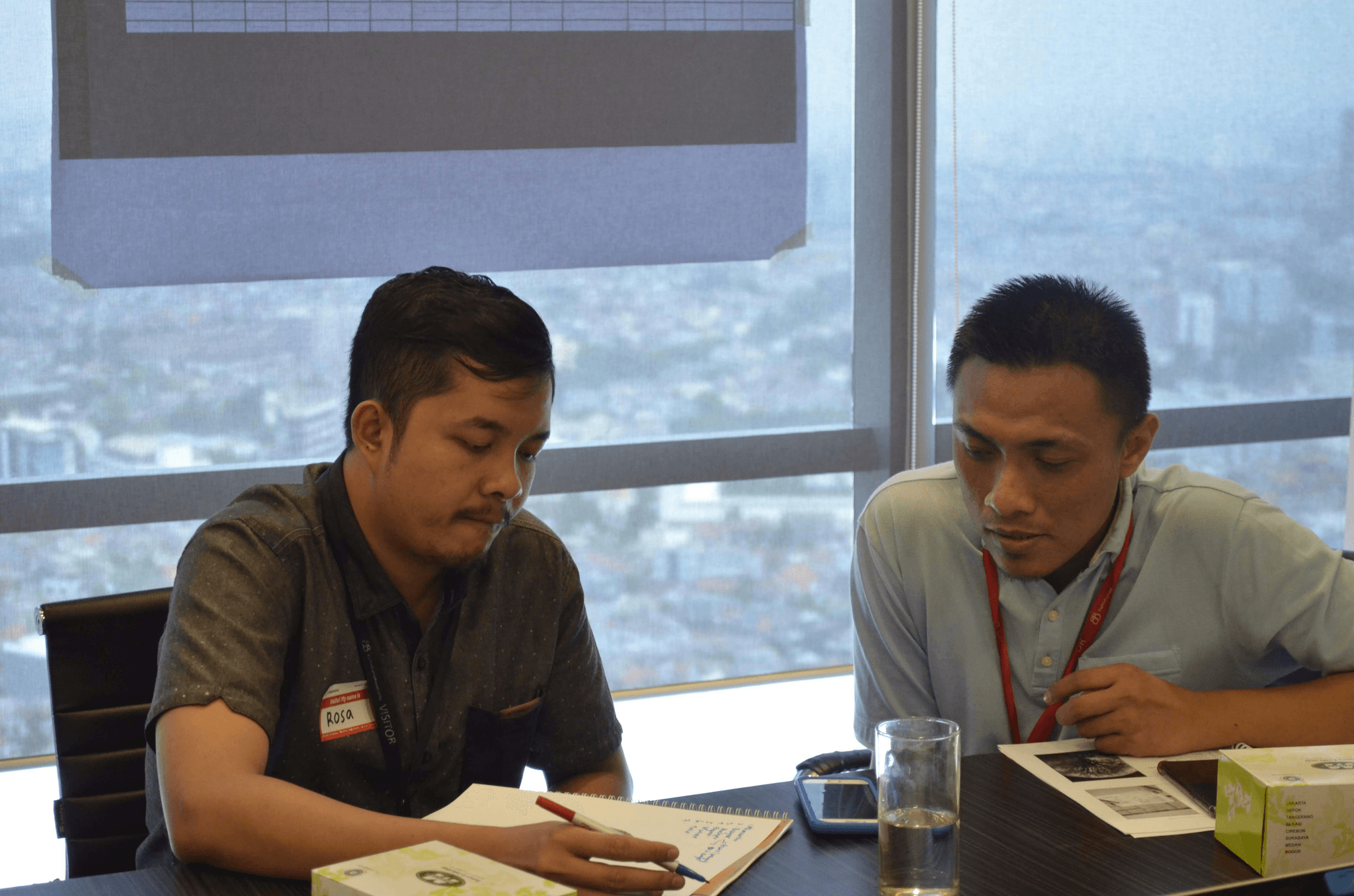 China consultant team discussing market trends