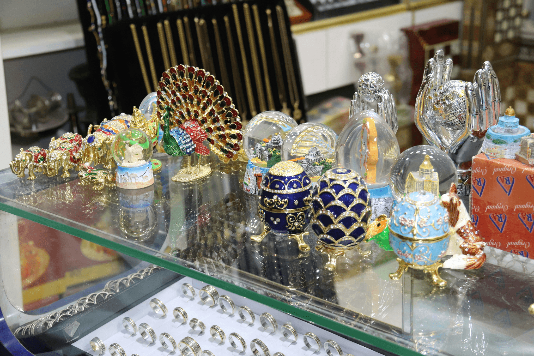 purchasing platforms showcasing unique handmade finds