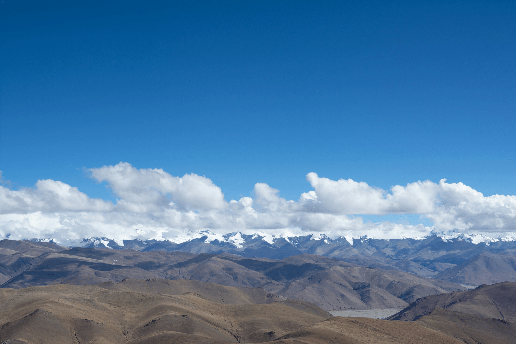 Group enjoying tibet trekking tour amidst stunning mountain vistas