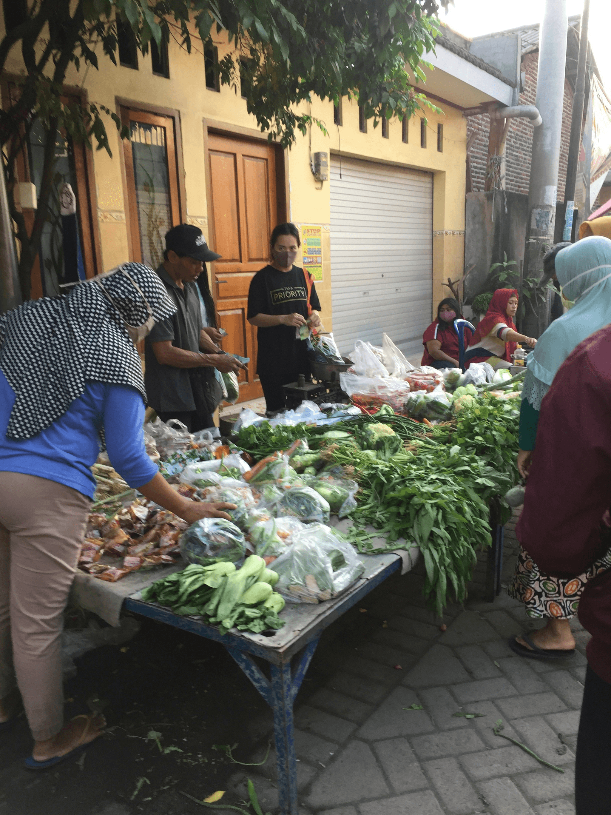 Vibrant outdoor market showcasing diverse food stalls for pop-up restaurant