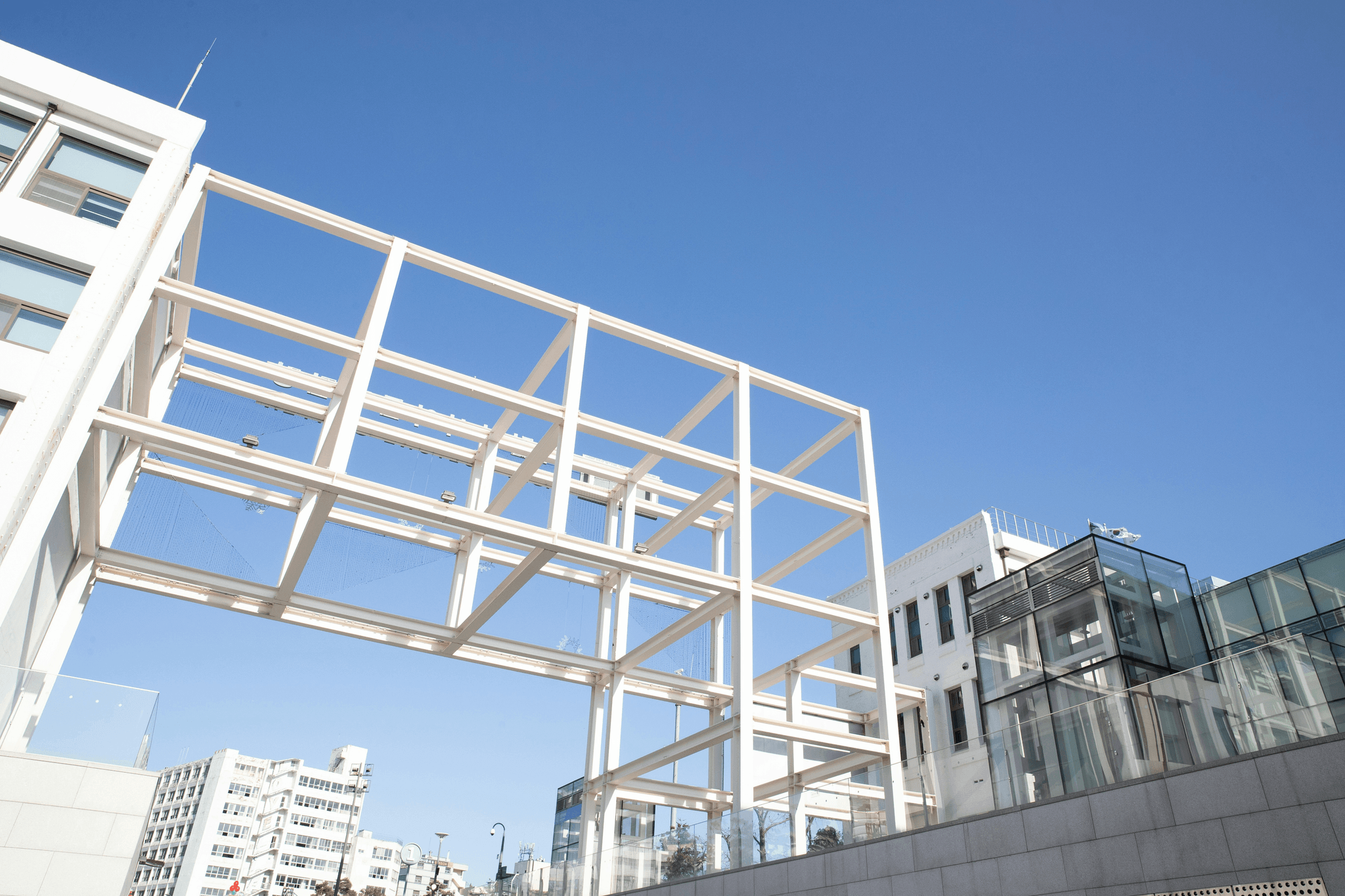 Efficient assembly of modern modular structures