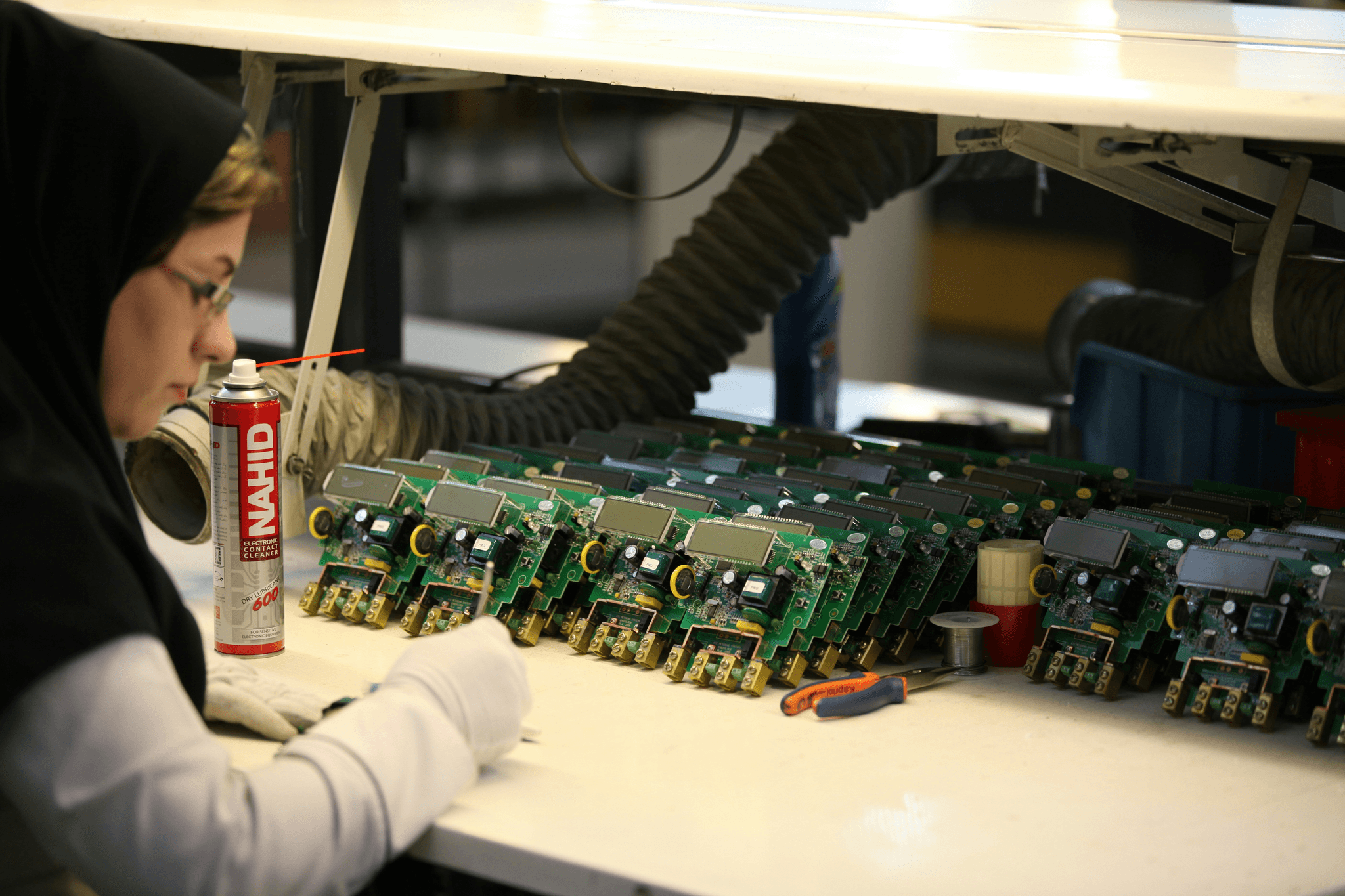 electronics manufacturers benefit from efficient pcb assembly line