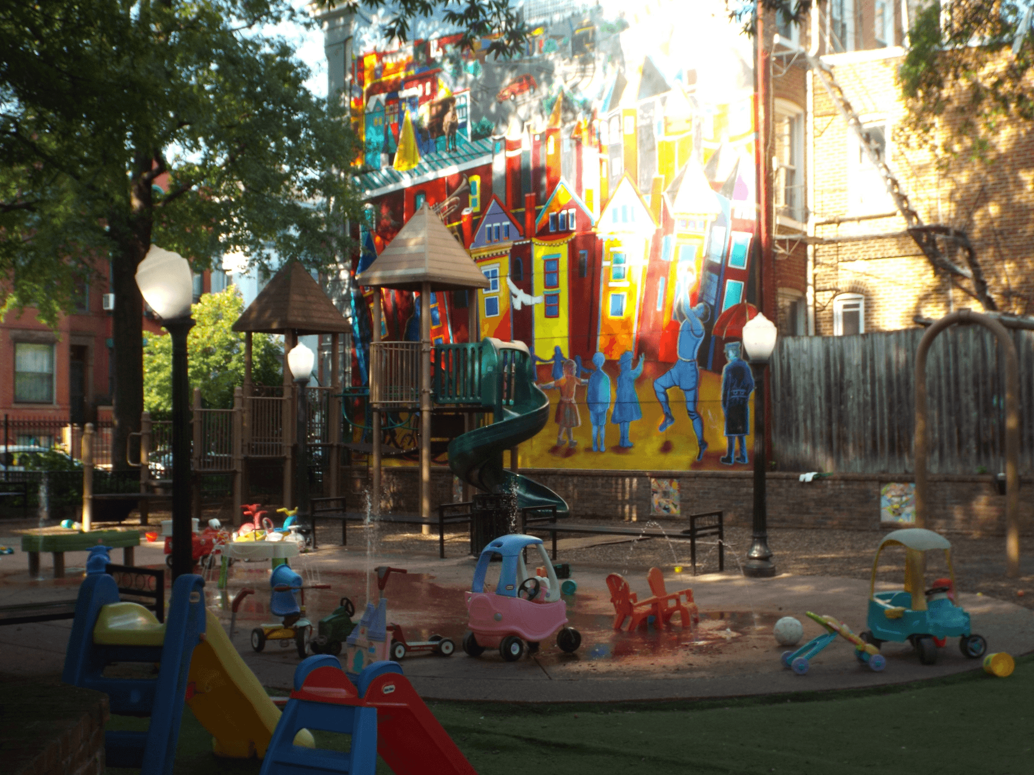 Découvrez des bâtiments modulaires pour crèches à vendre avec des designs vibrants promouvant des espaces adaptés aux enfants.