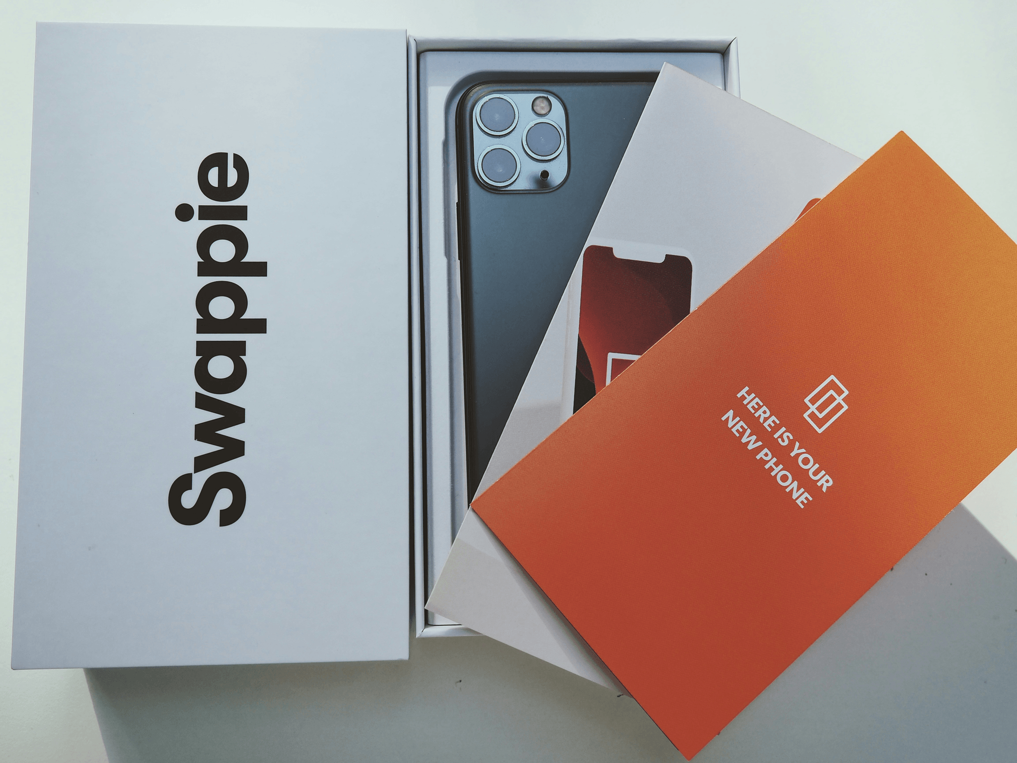 Inspecting a smartphone package for completeness