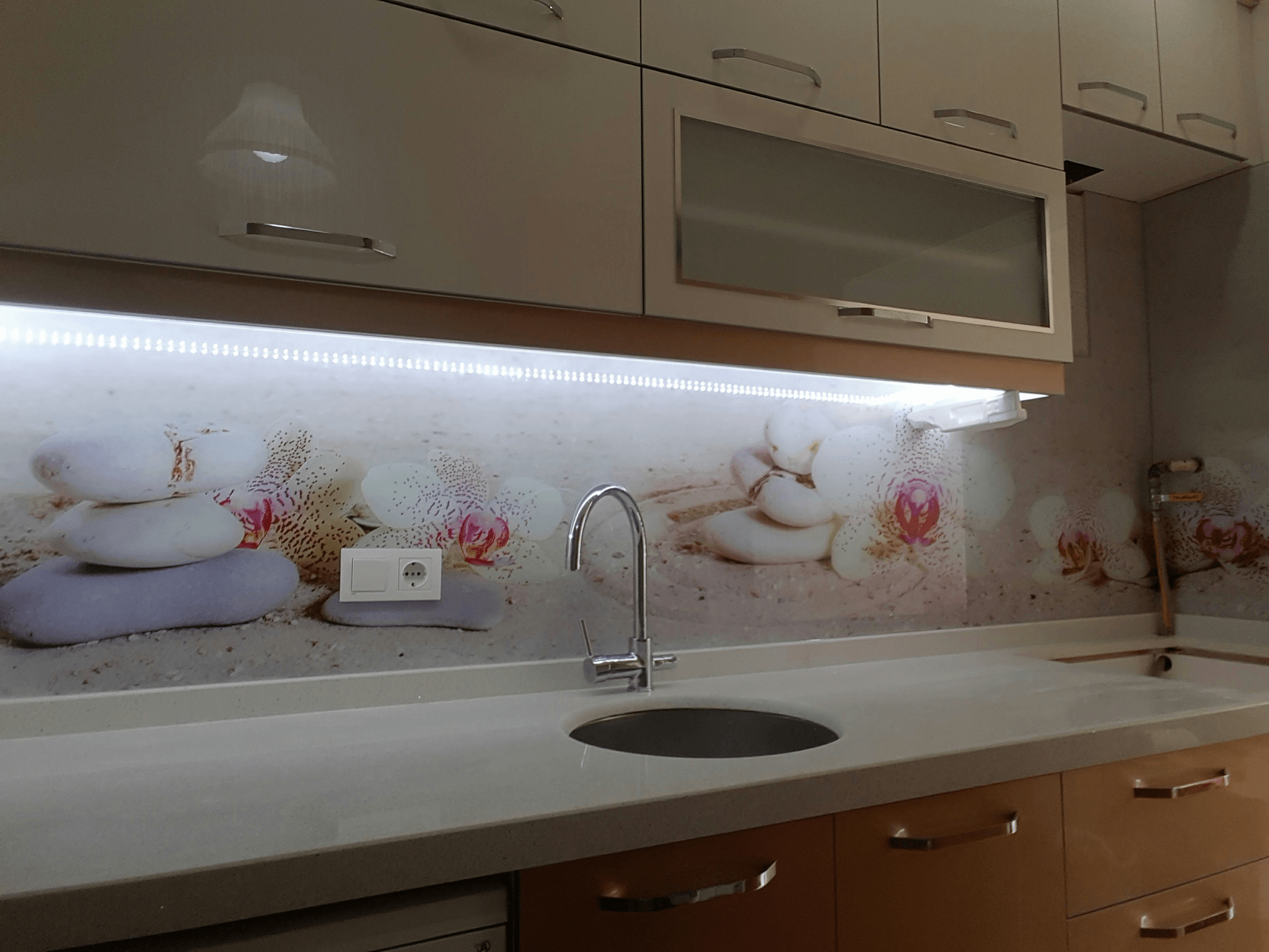 Acrylic Kitchen Cabinets in Modern Kitchen Design