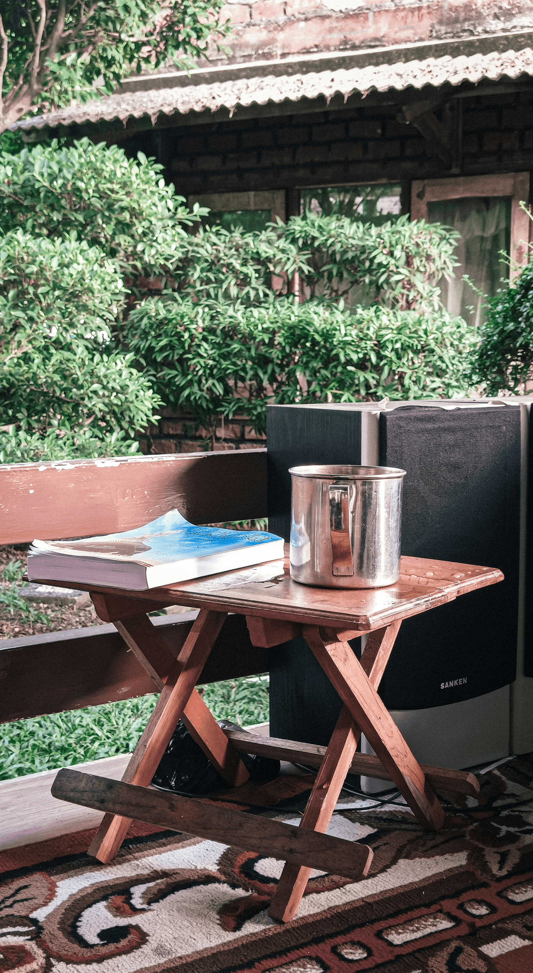 Stylish portable outdoor bar options for chic entertaining