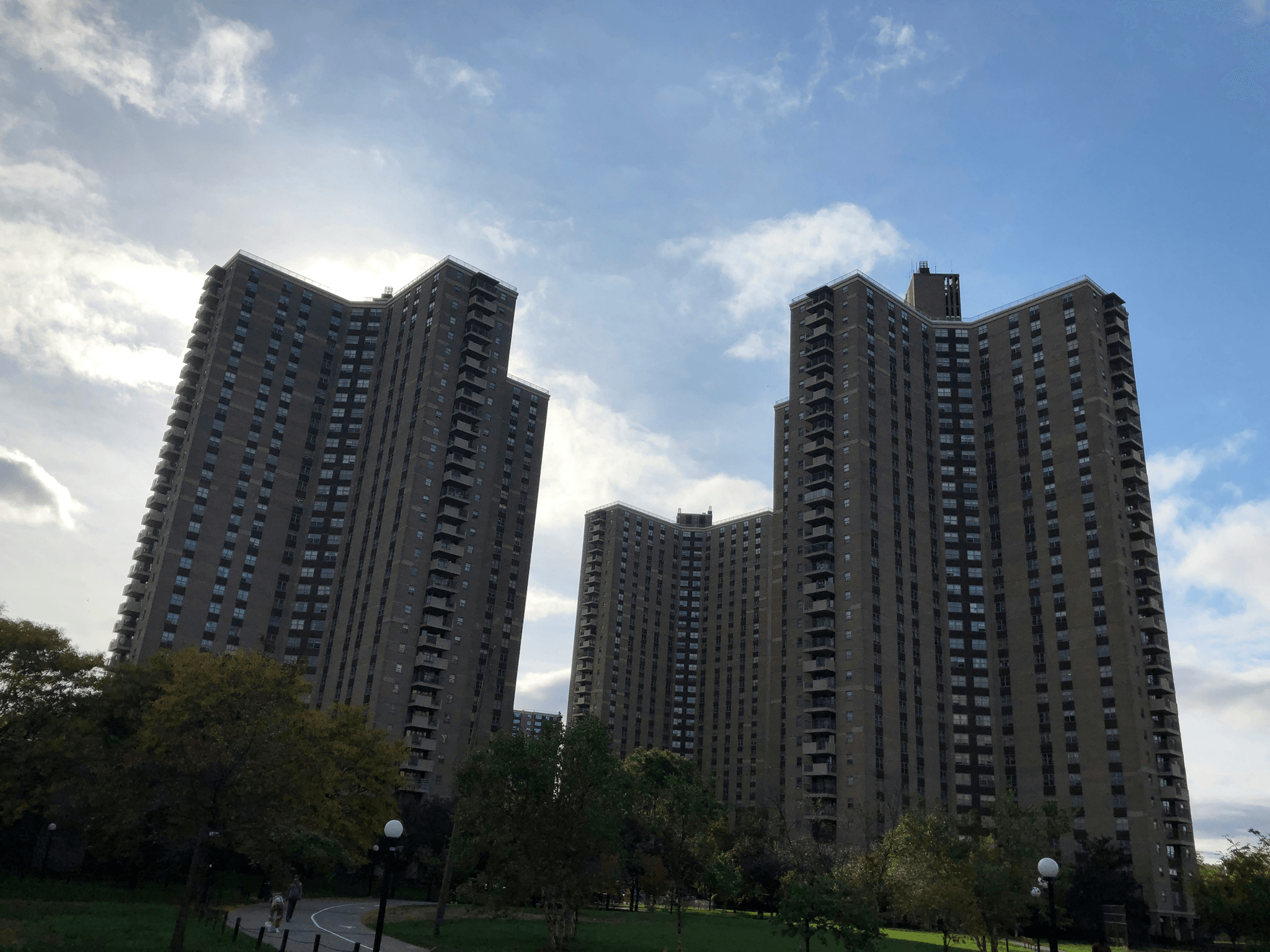 Comparison of building heights: high rise vs mid rise