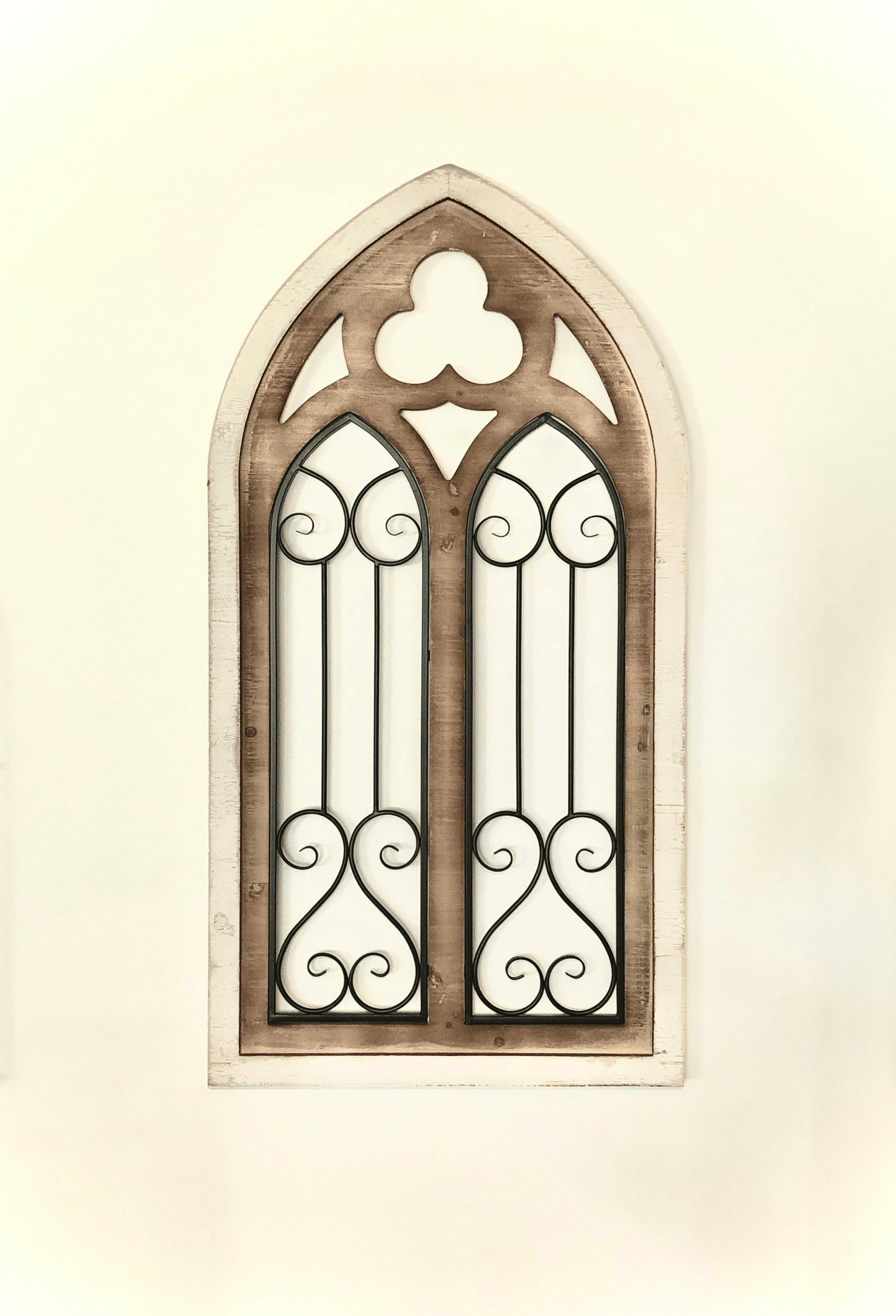 Comparing traditional wooden windows with modern steel windows for better understanding of steel window cost