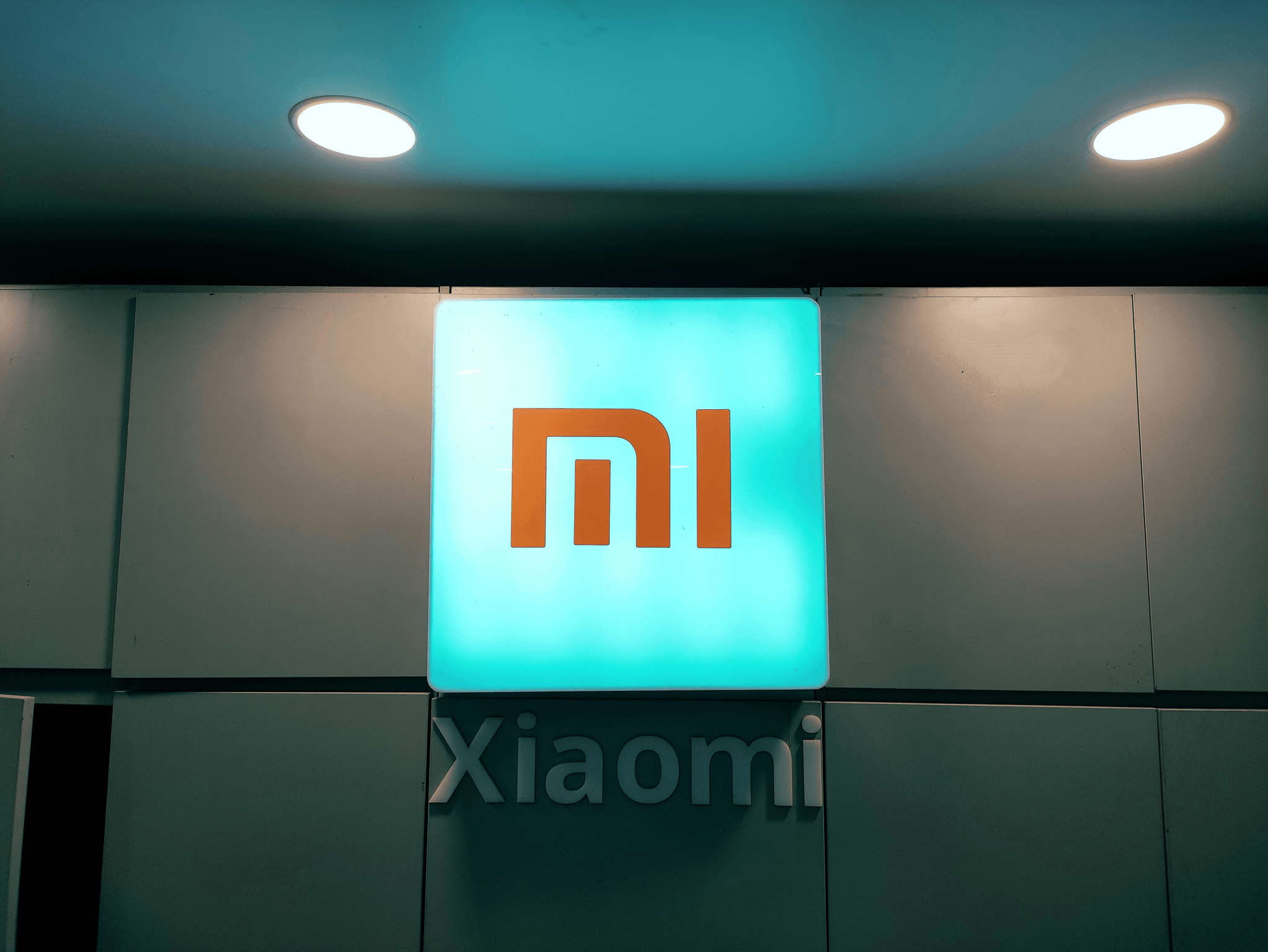 Can you trust alibaba? Devices displaying alibaba logo.