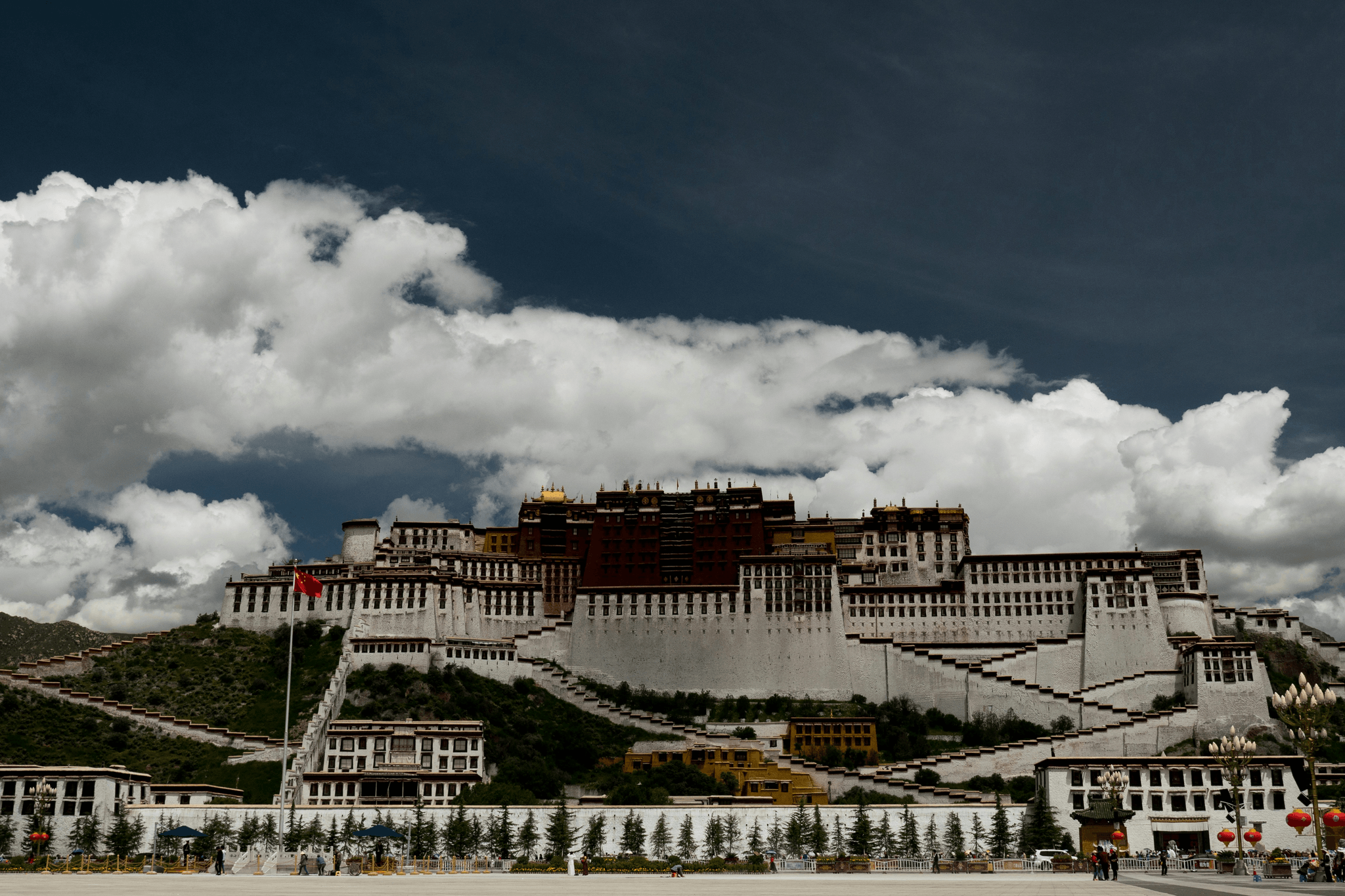 Stunning view of potala palace lhasa tibet china