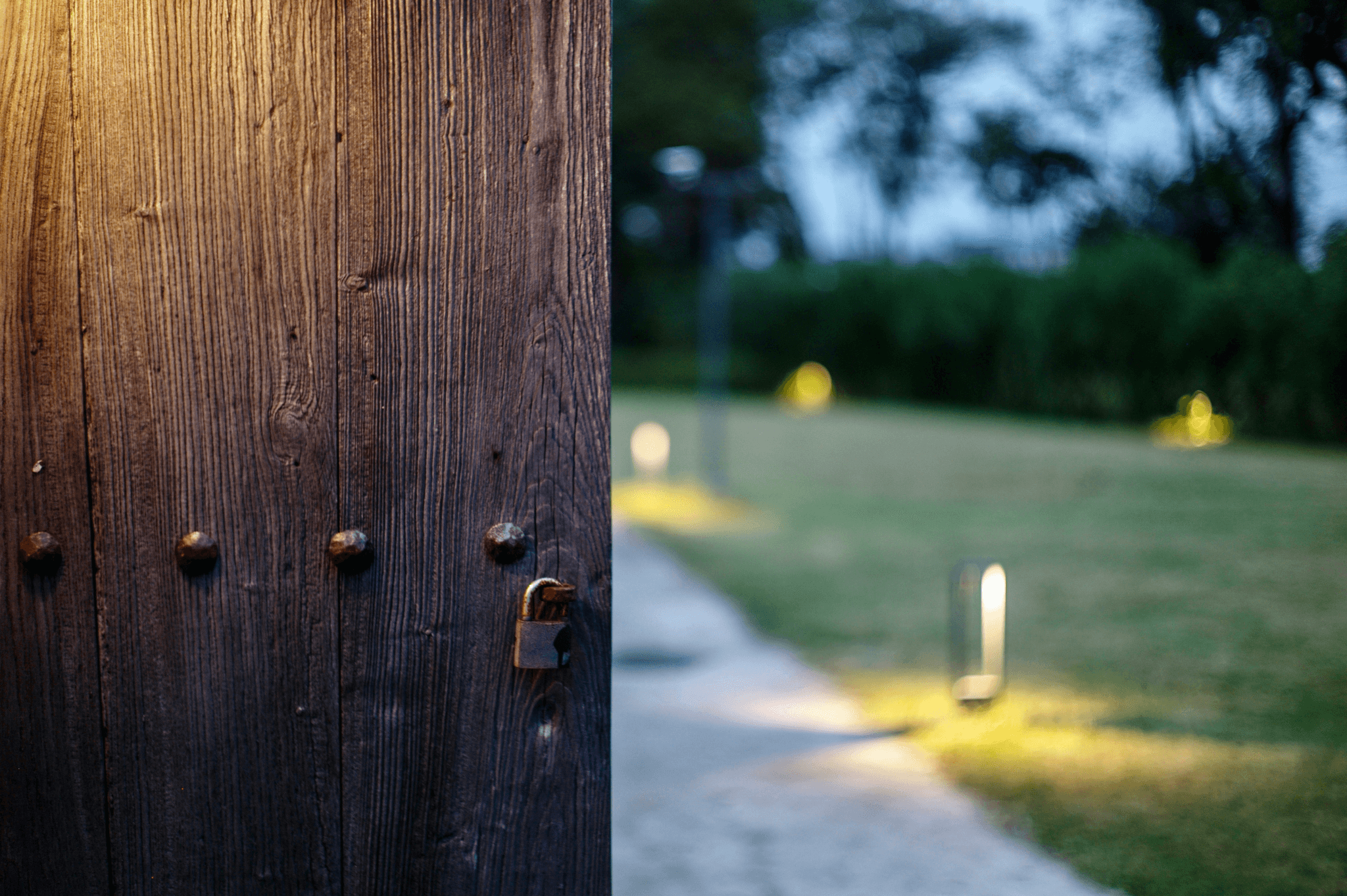 Durable outdoor lighting fixture from top-rated manufacturers