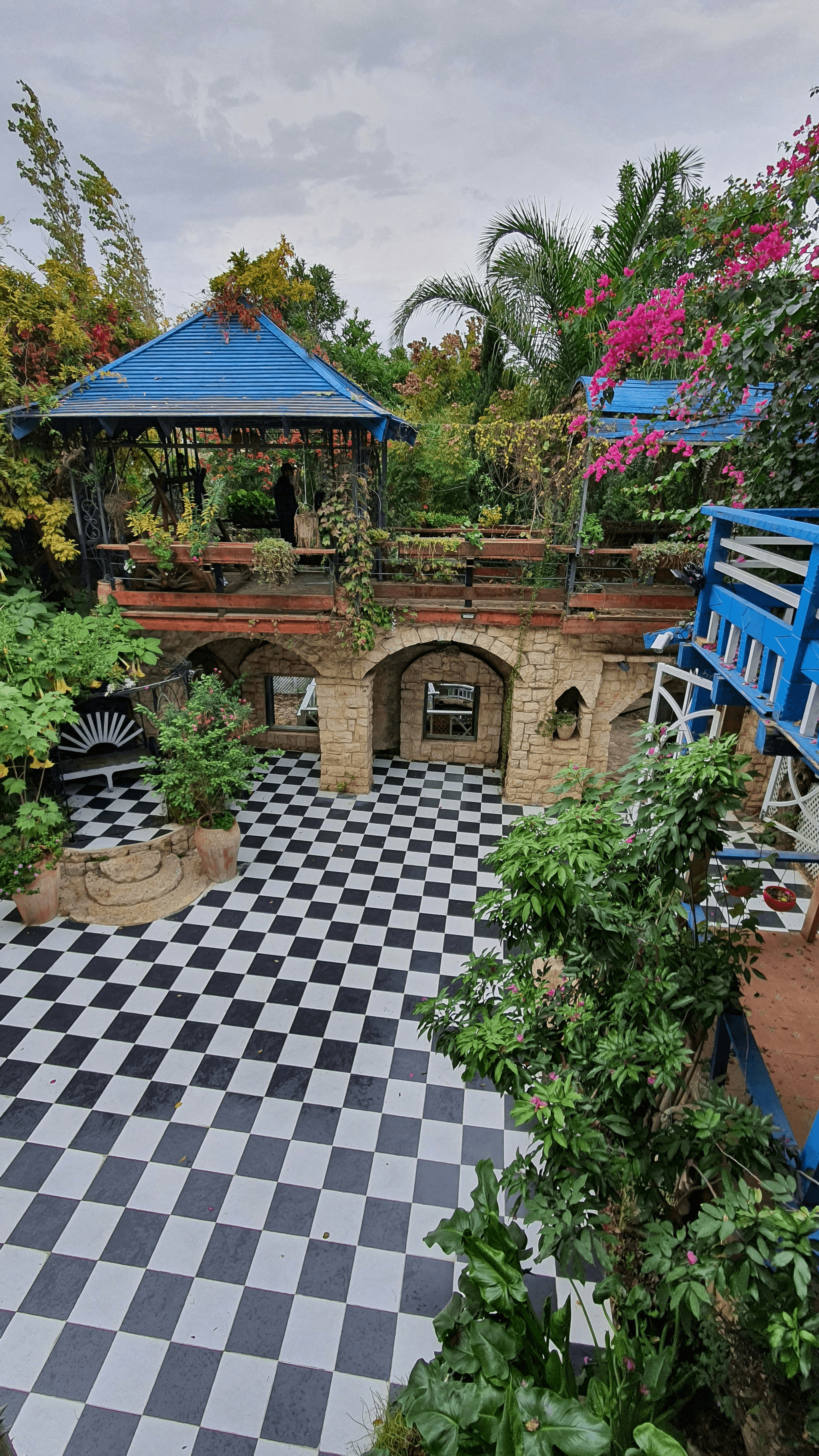 Stylish outdoor patio mosaic tiles design