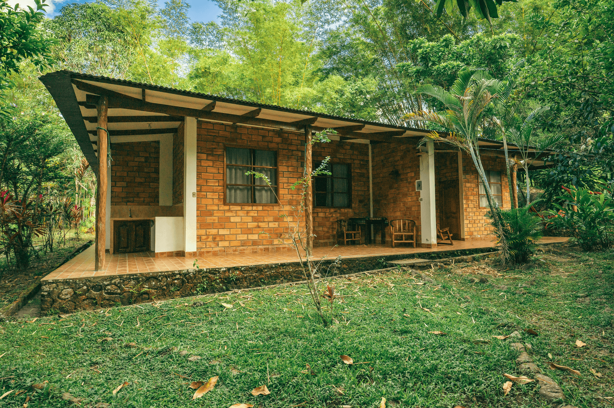 Explore diverse site accommodation options for memorable travels.
