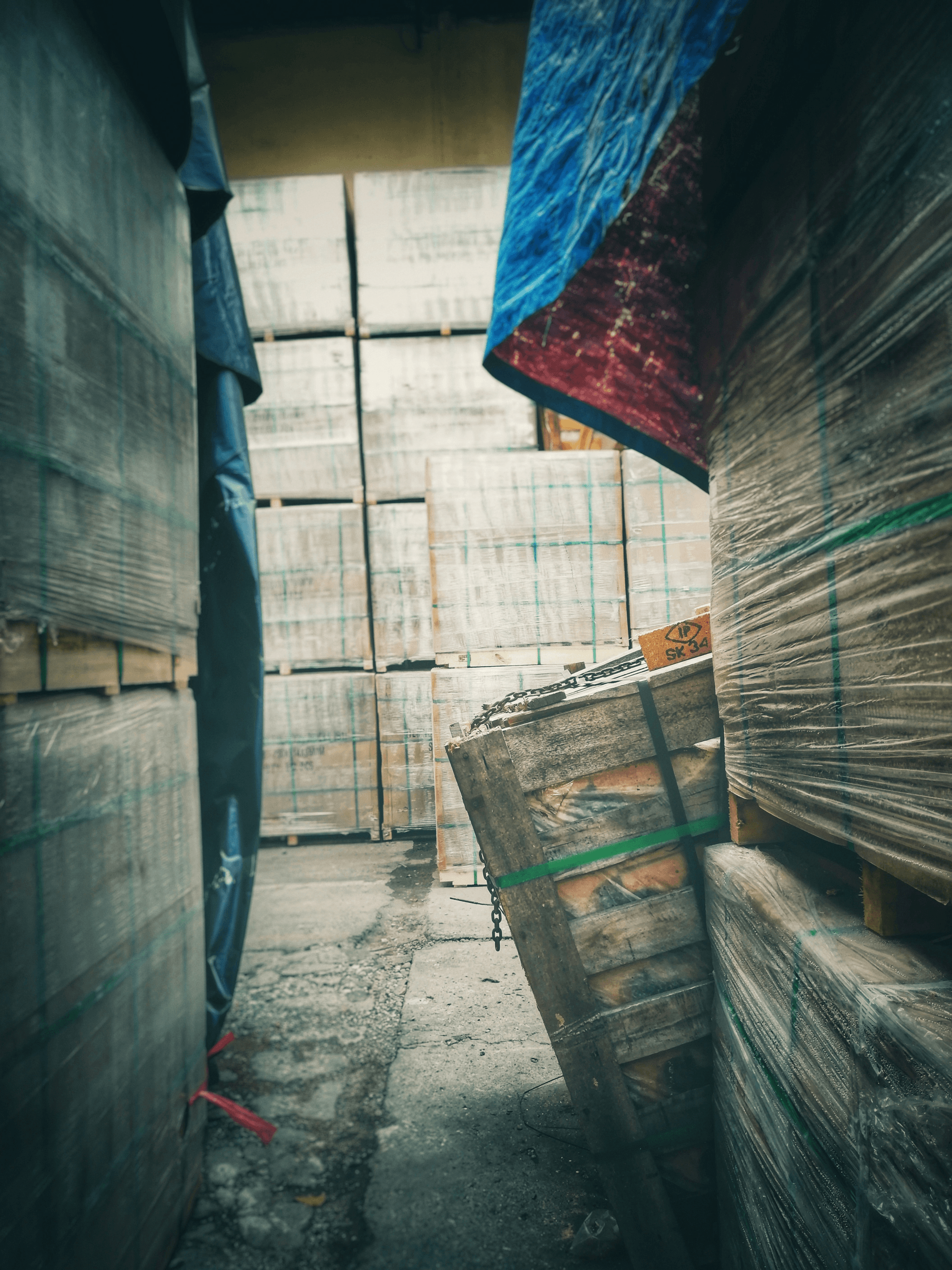 We offer sales solutions adapted to the needs of each client and market. Personalized sales List of characteristics Distribution of Products/Sales/export