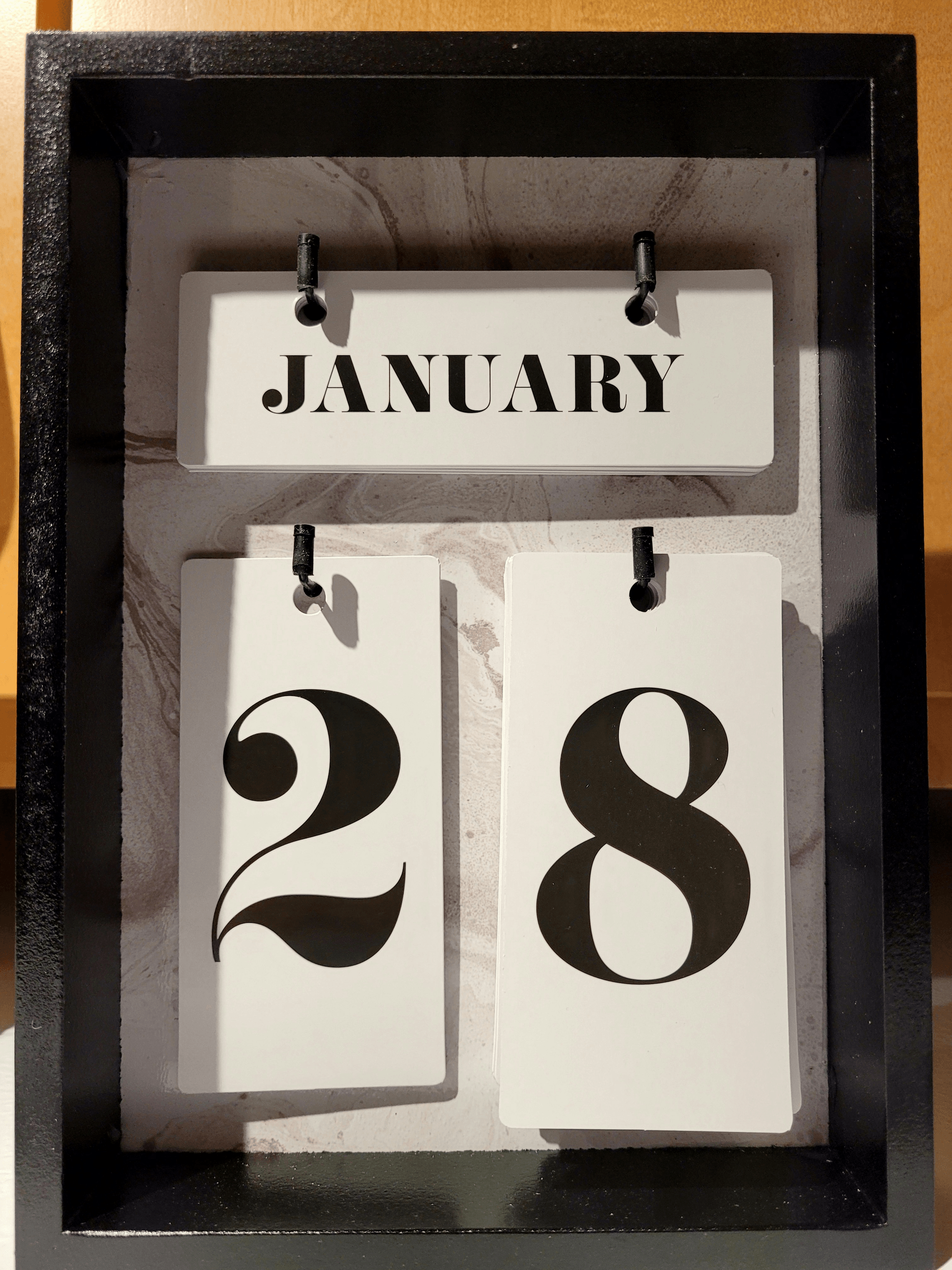 Ein Kalenderfoto in schwarz weiß