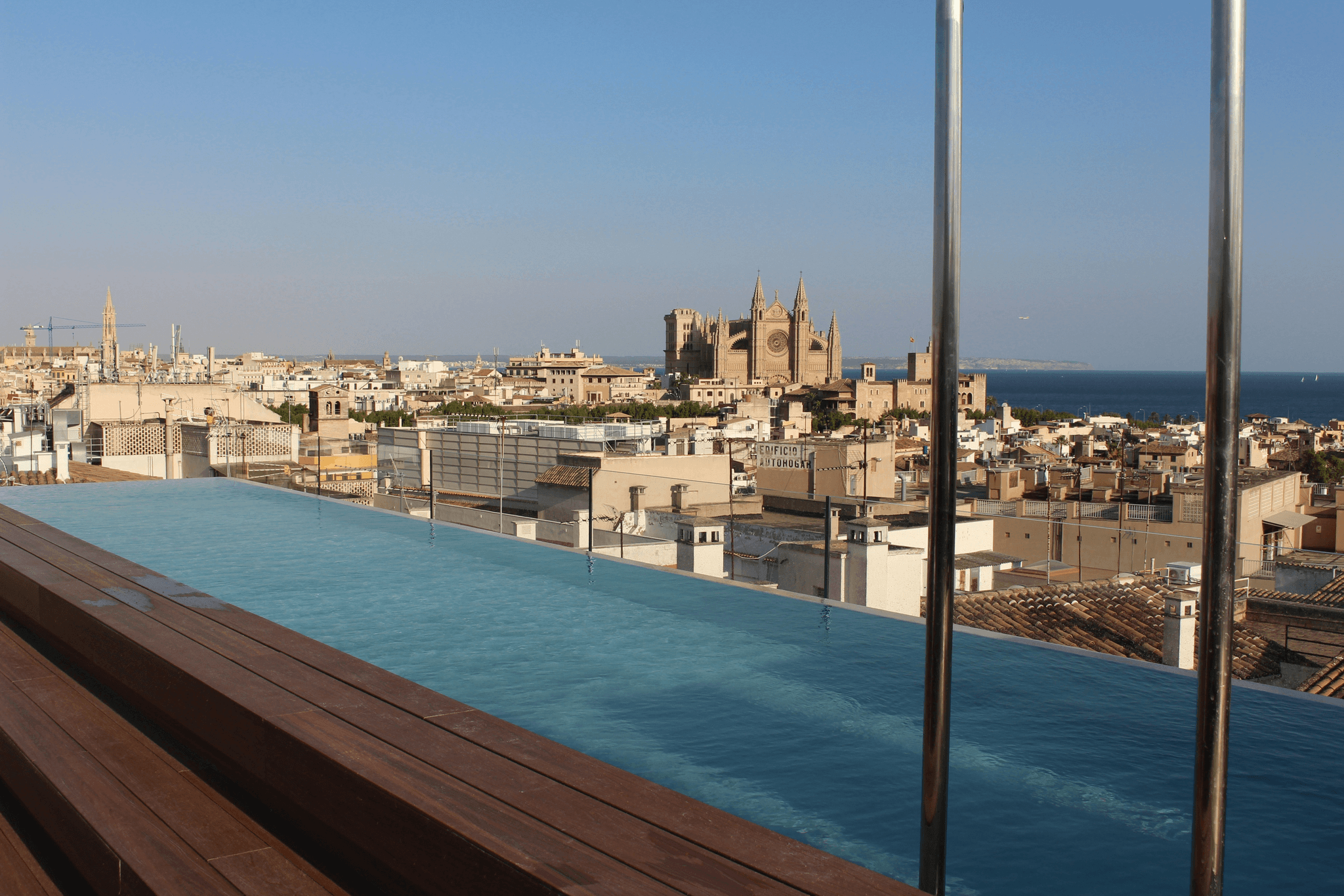 Luxurious Beach Houses with Infinity Pool