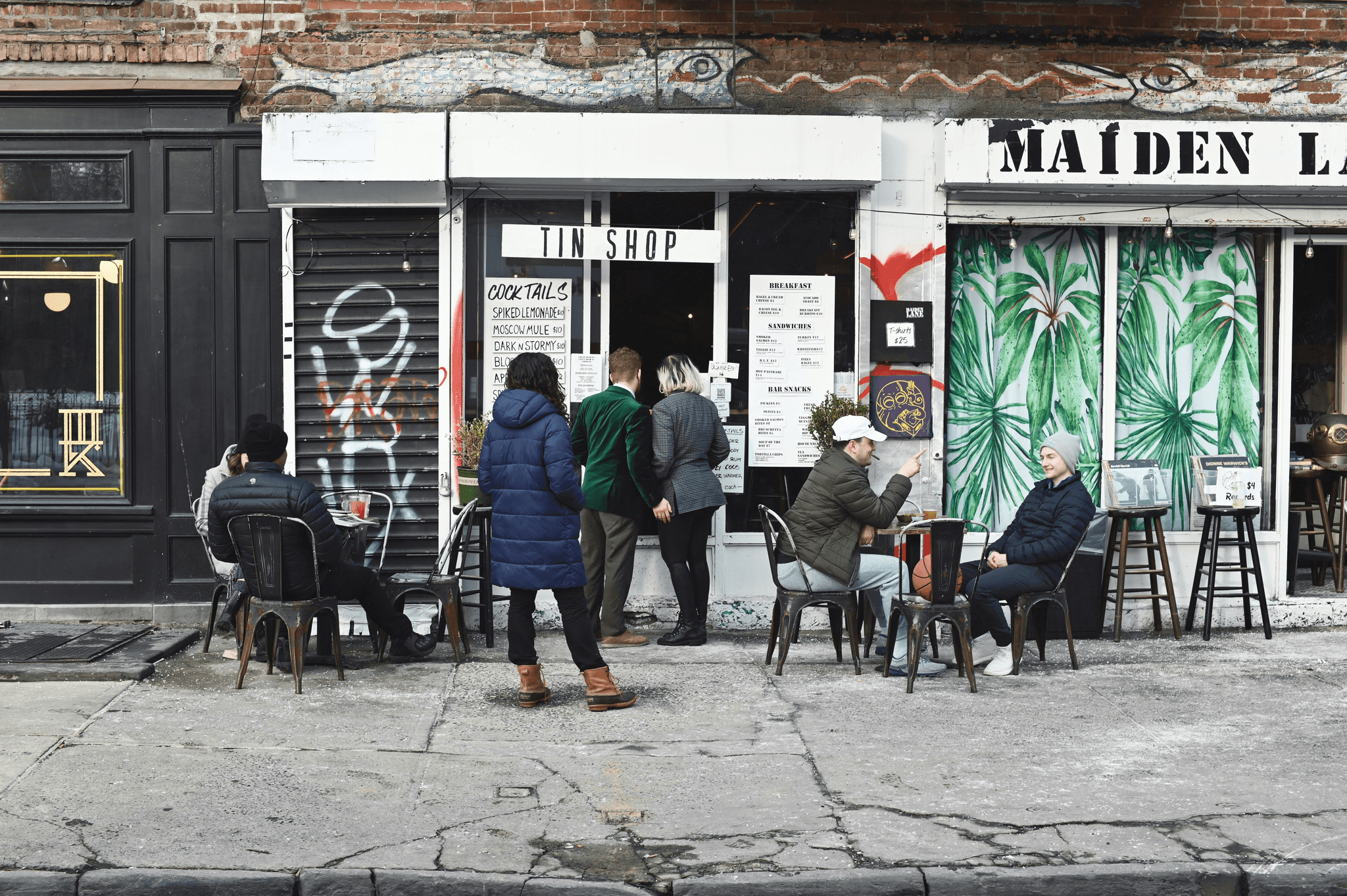 container coffee shop outdoor seating