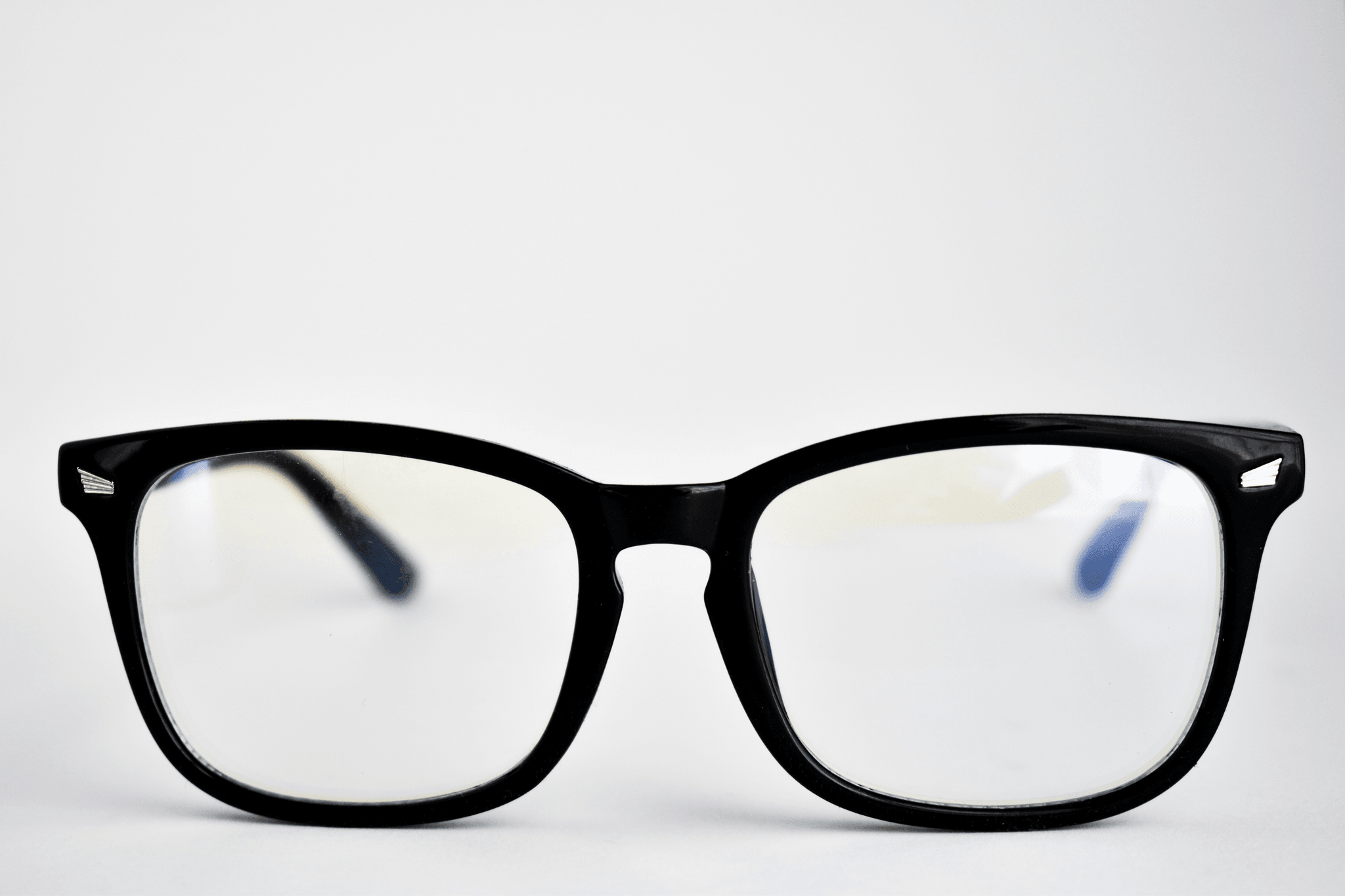 Comparing nylon vs acetate frames highlights key differences.