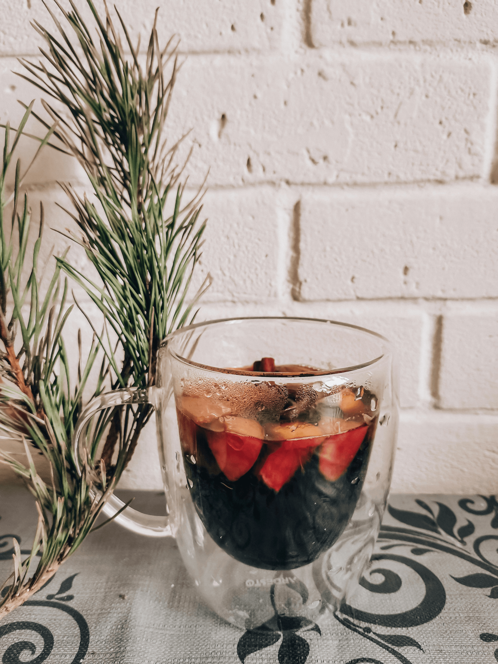 熱紅酒 (Mulled Wine) – 聖誕飲品起源文化遊 ｜2025 療寮聖誕前夜祭｜調酒體驗 × 交換襪子 × 輕鬆社交｜療寮生活館 CHITCHAT LIFE