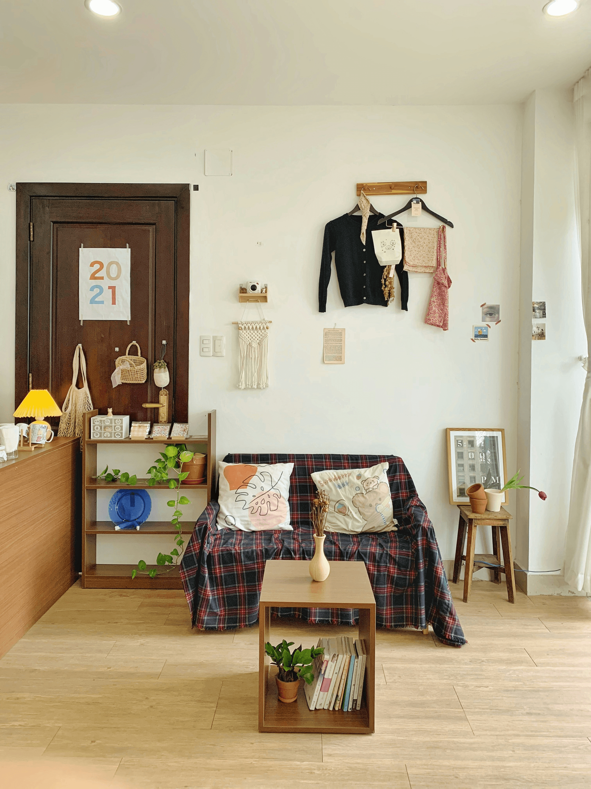 furniture sourcing companies showcase top brands like Ashley Furniture Industries