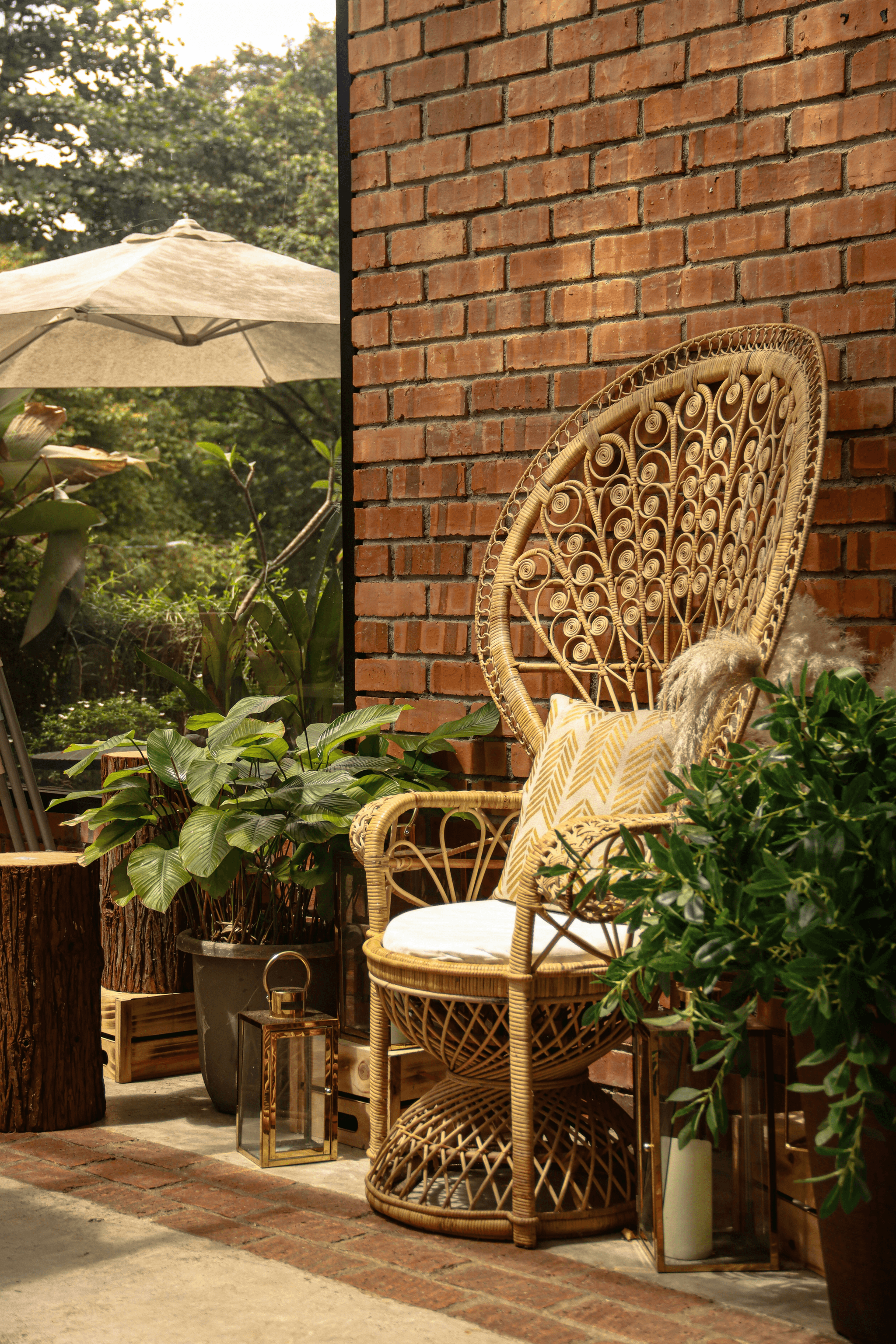 Small houses oasis: Weather-resistant furniture on cozy patio with compact garden