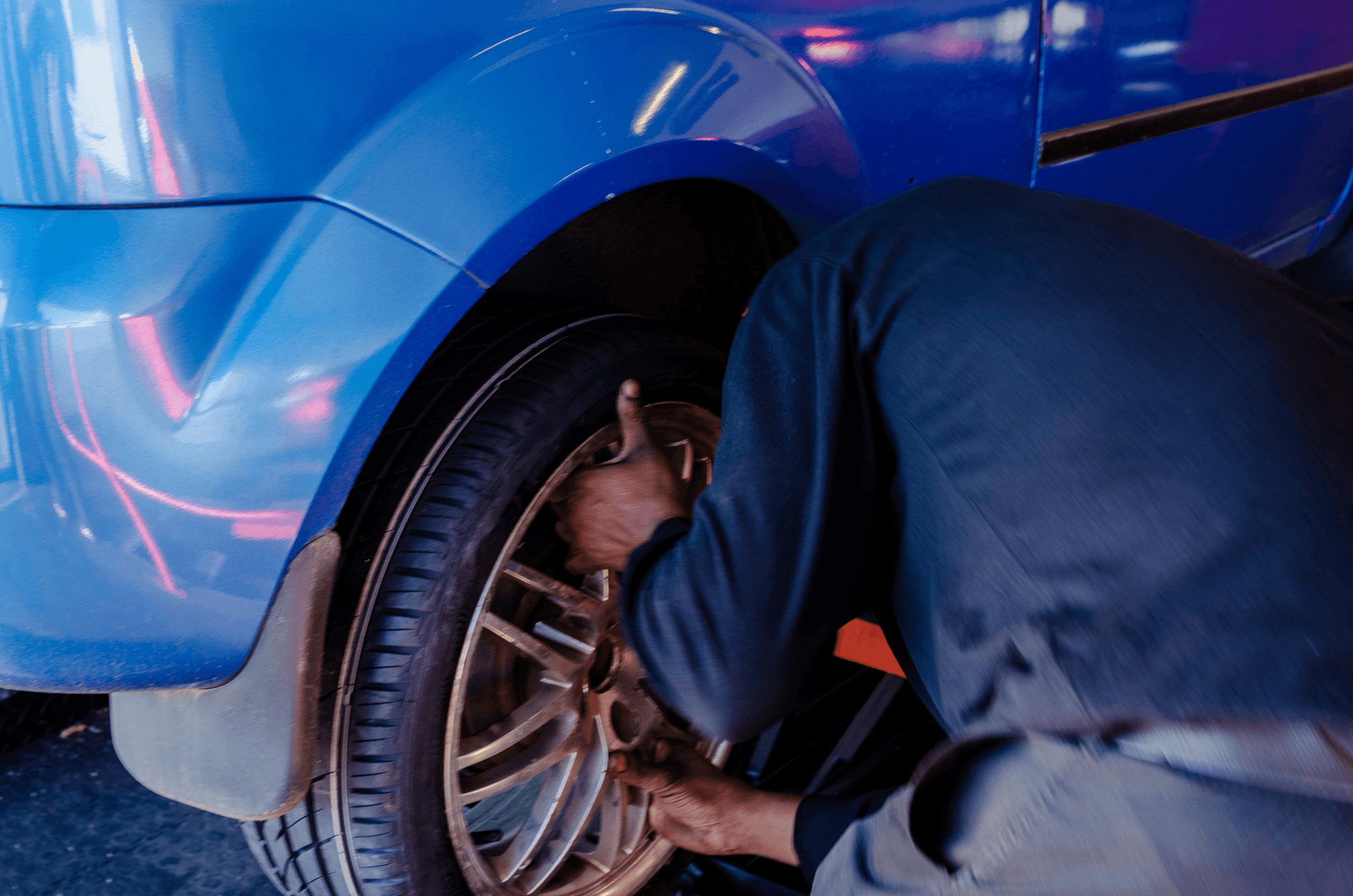 We also offer an electric car mobile charging service, catering to the growing number of electric vehicle owners in London. Our trained technicians can provide convenient charging solutions, ensuring you're back on the road with minimal wait time, no matter where you are. Your trusted partner on the road Mobile tyre fitters Service
Electric car mobile charging Service
Vehicle Breakdown Recovery Towing service
JUmpstart Service