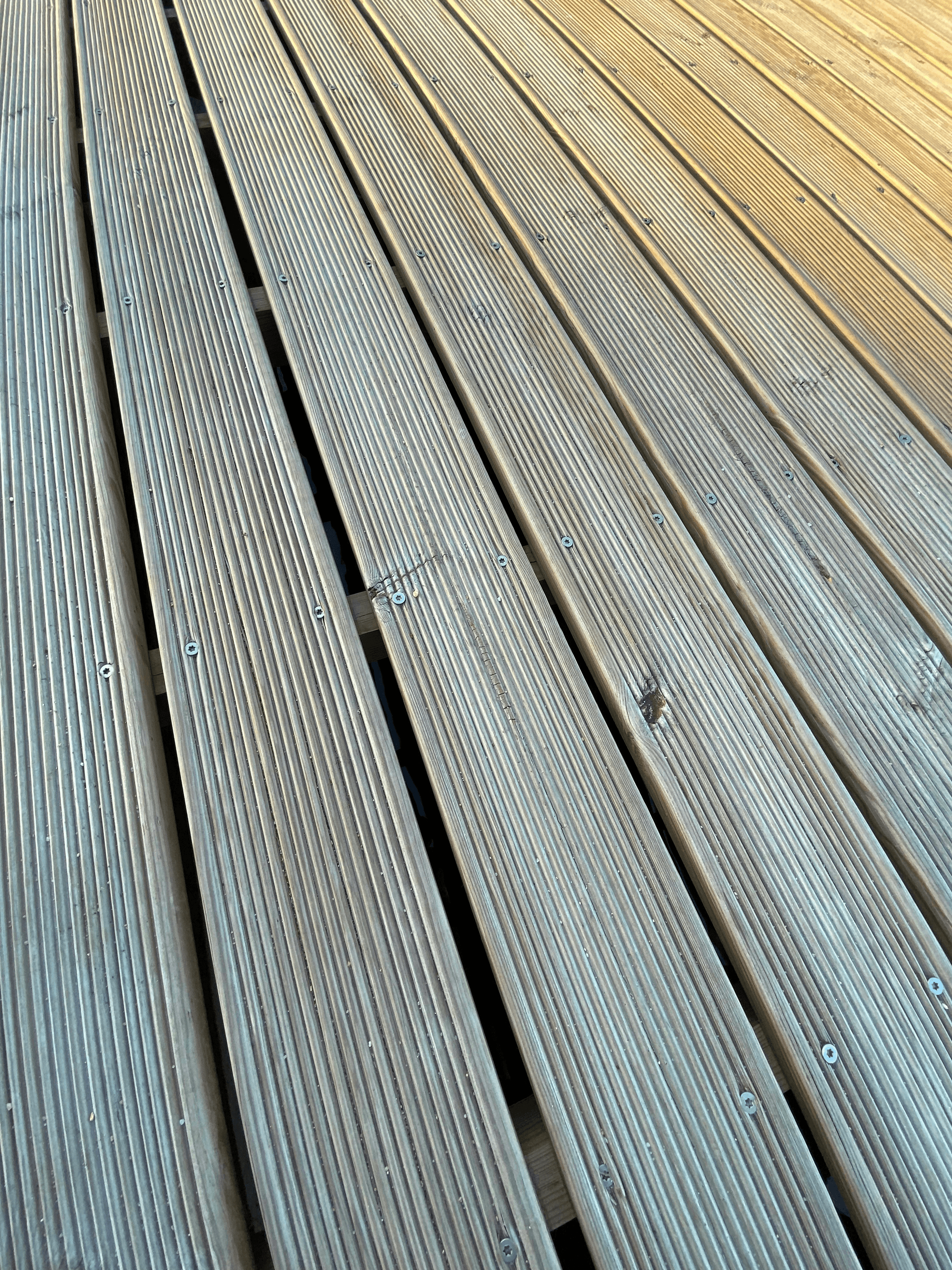 does composite decking expand during installation process