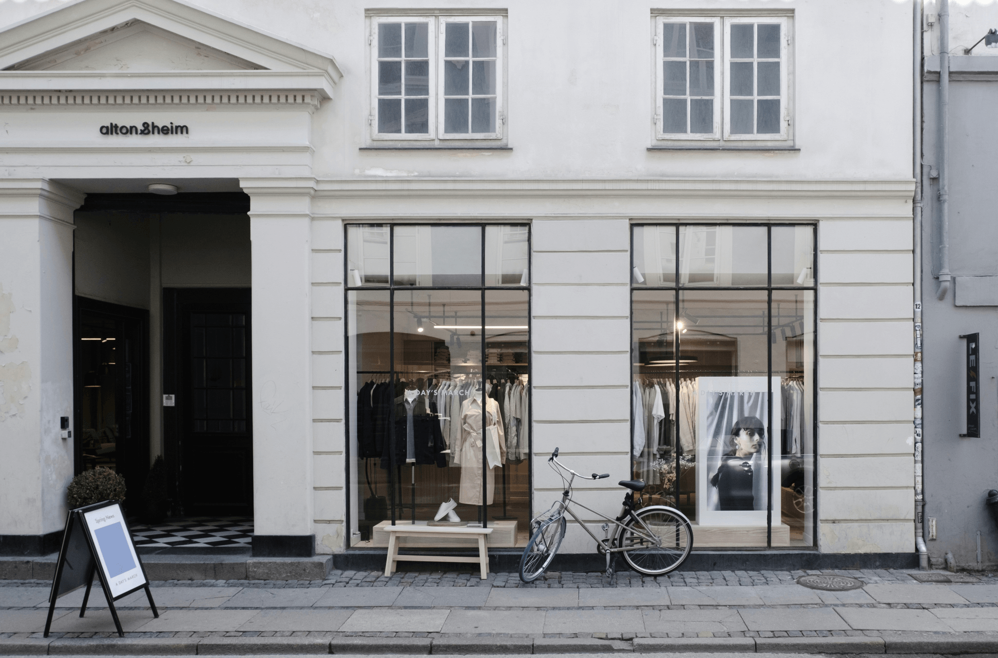 Sidewalk Stories: Using Smart Storefronts to Pull Peopl...