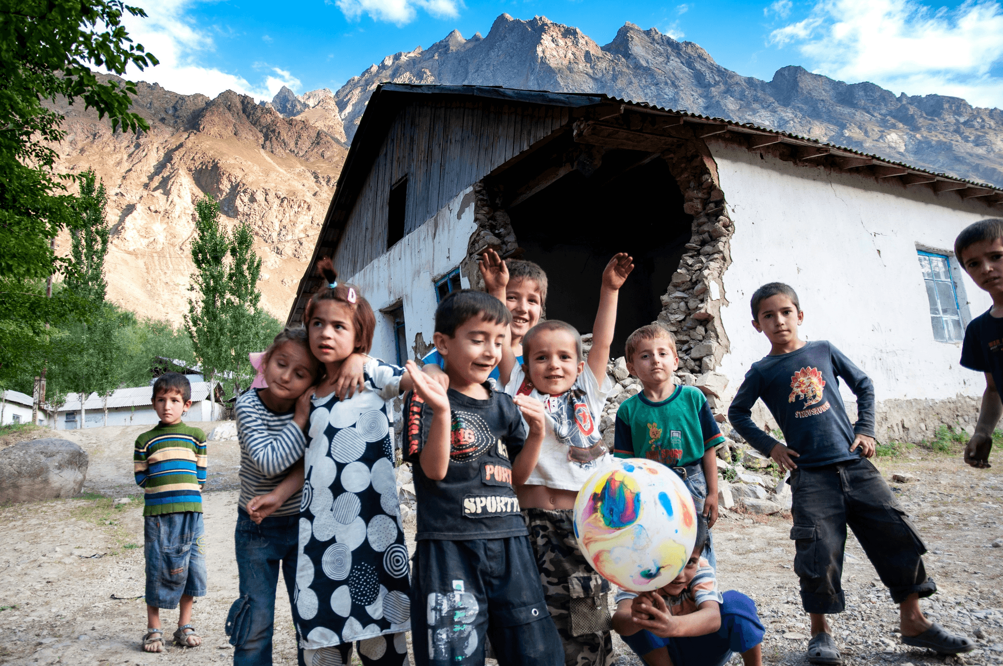 Our tableware is made from 100% biodegradable materials sourced from sugarcane. This ensures that our products are not only durable and functional but also environmentally friendly, helping to reduce plastic waste in landfills and oceans. Eco-Friendly Materials Our Commitment 销售可降解环保餐具（甘蔗为原材料），优势是美国纽约本土发货，服务于美国境内所有地区。有当地的售后人员进行电话沟通，方便客人退换等售后。