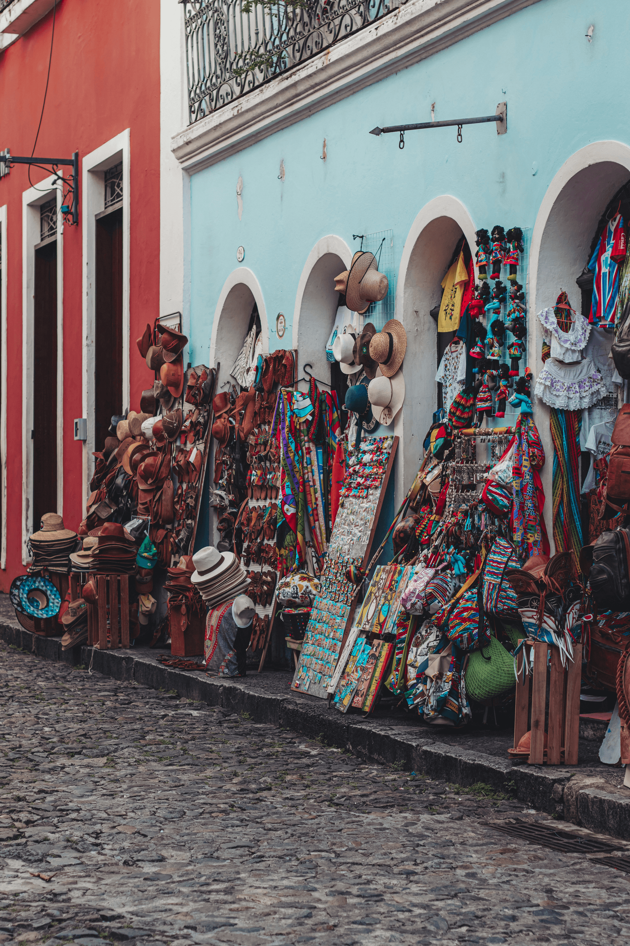 Explore top features of best product sourcing websites.