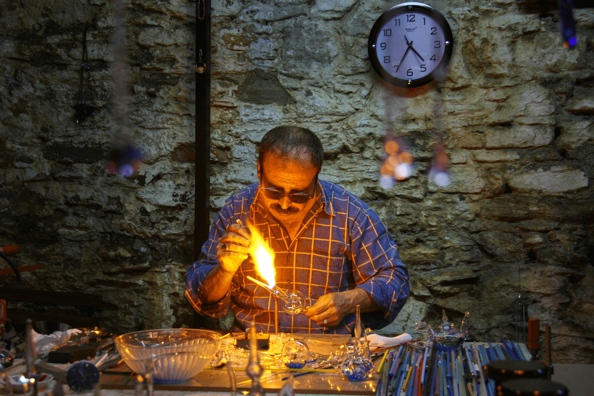 Candle inspection China ensures quality control to prevent tunnel and crack issues