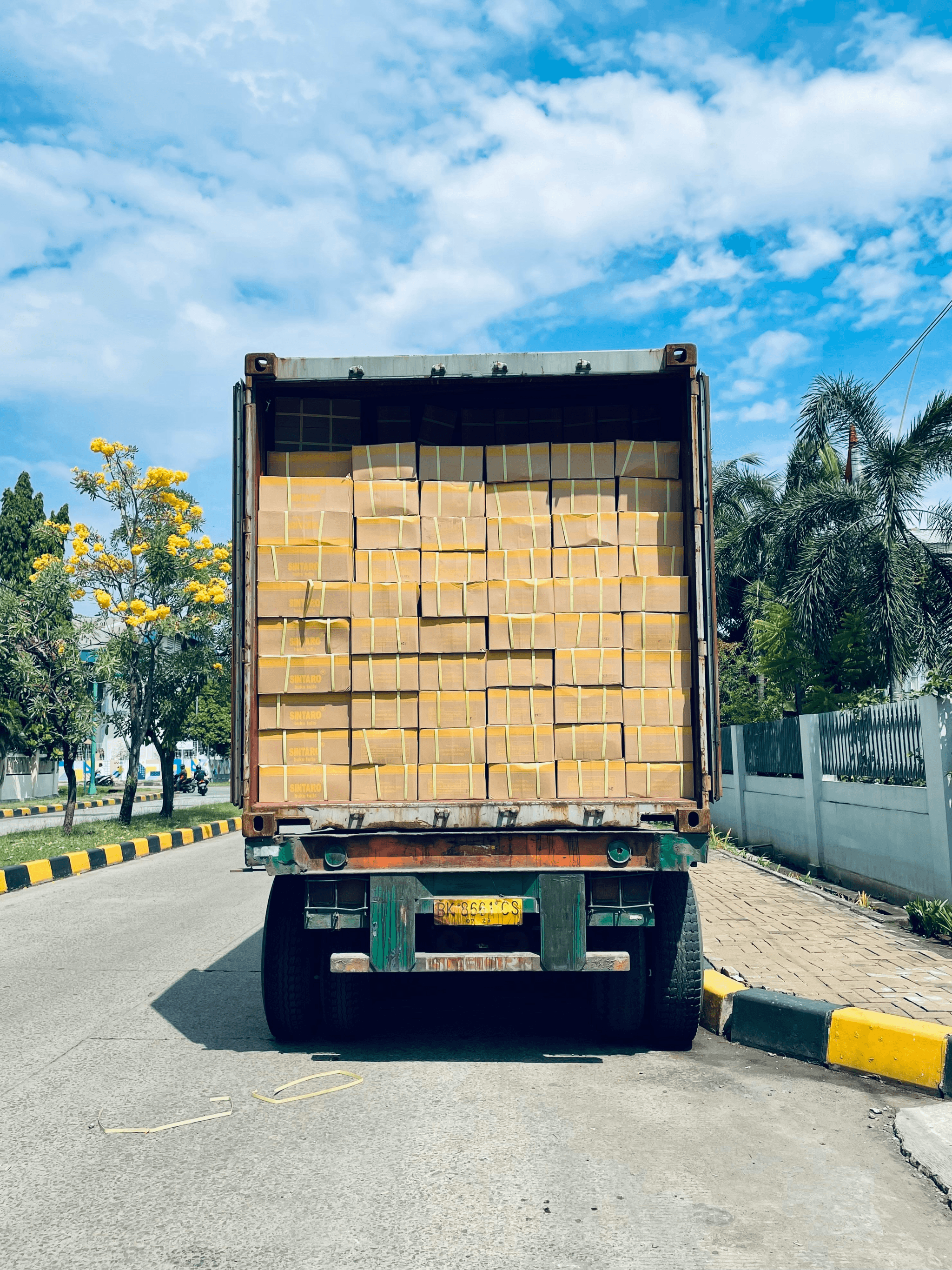 We pride ourselves on offering fast and reliable shipping from New York to all areas within the United States. This local approach allows us to provide quicker delivery times and support our community while ensuring our customers receive their orders promptly. Local Shipping Our Commitment 销售可降解环保餐具（甘蔗为原材料），优势是美国纽约本土发货，服务于美国境内所有地区。有当地的售后人员进行电话沟通，方便客人退换等售后。