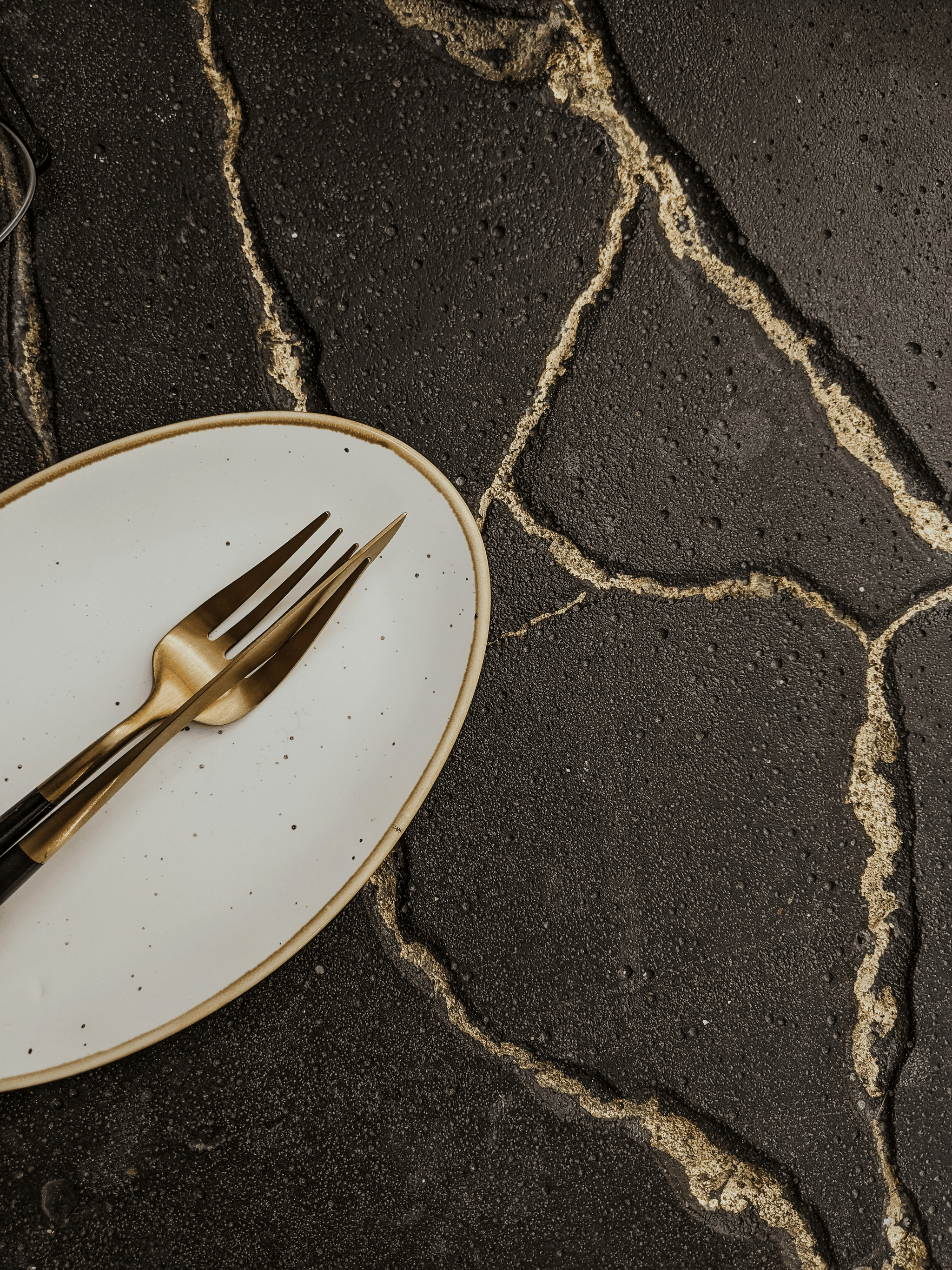 Scratched metal cutlery highlights importance of Metal Cutlery Quality Control
