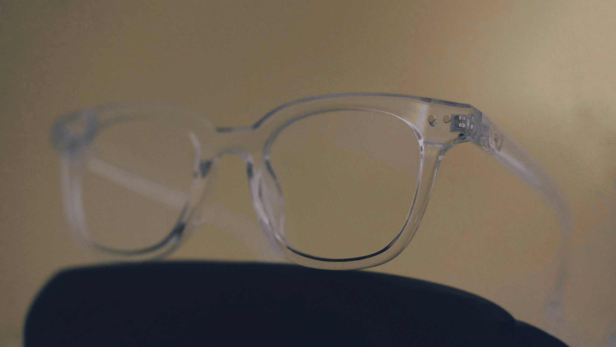 Stylish ulten eyeglasses showcasing tr glasses material quality.