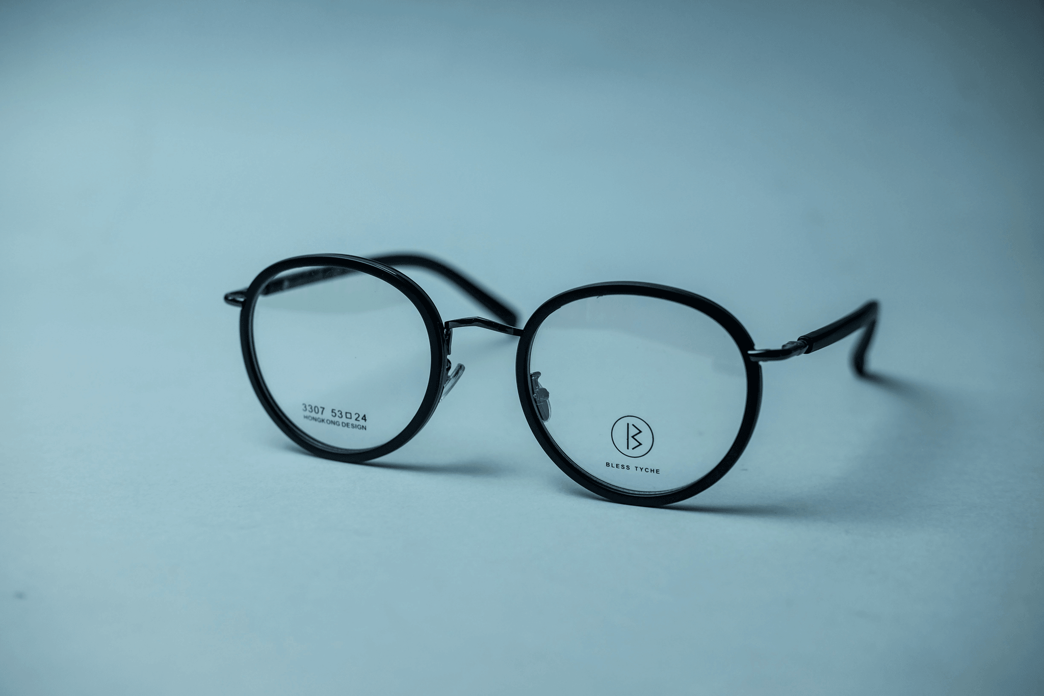 rimless glasses vs full frame comparison image