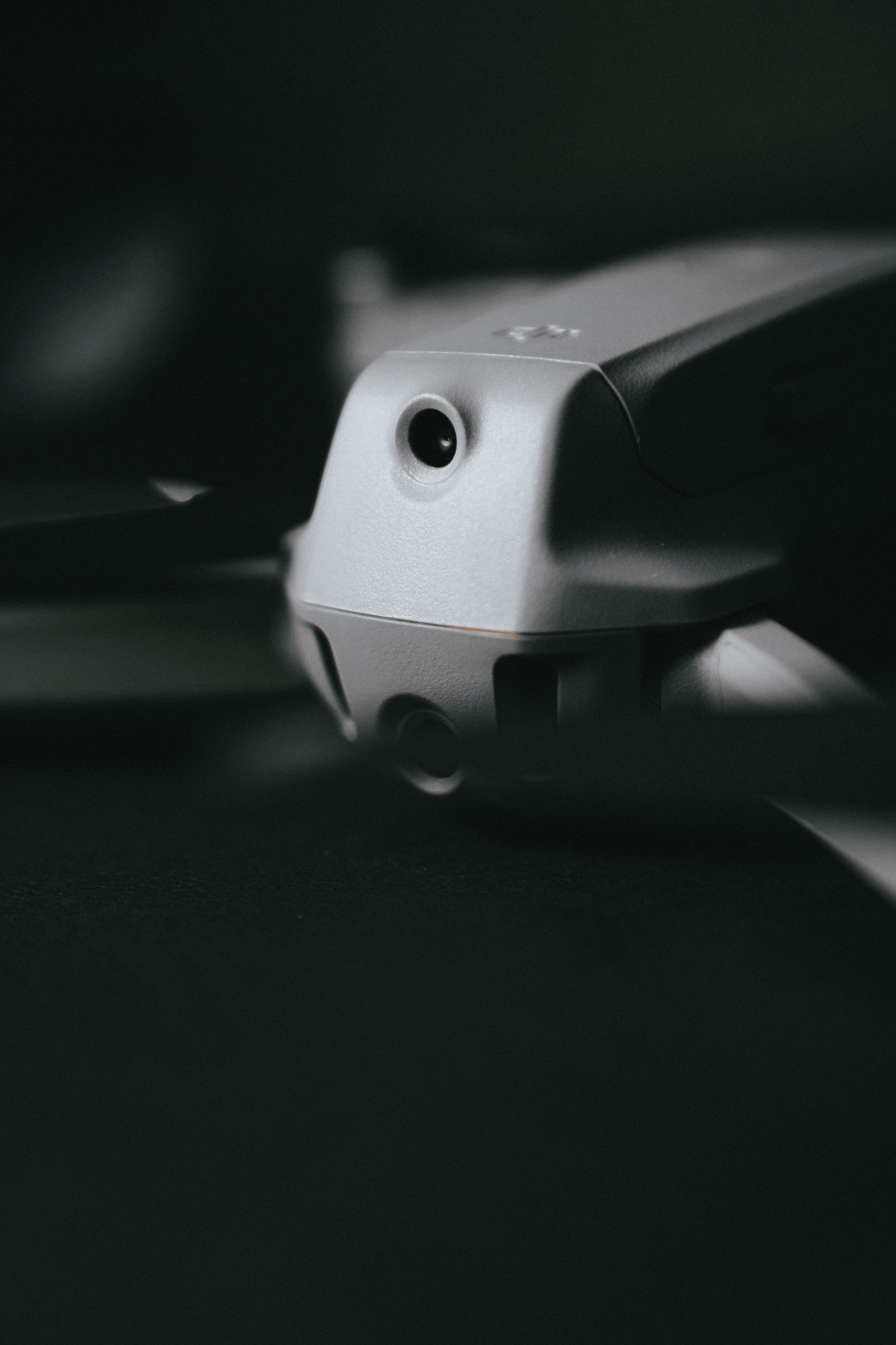 Handheld drone detector using thermal imaging technology to detect unauthorized drones