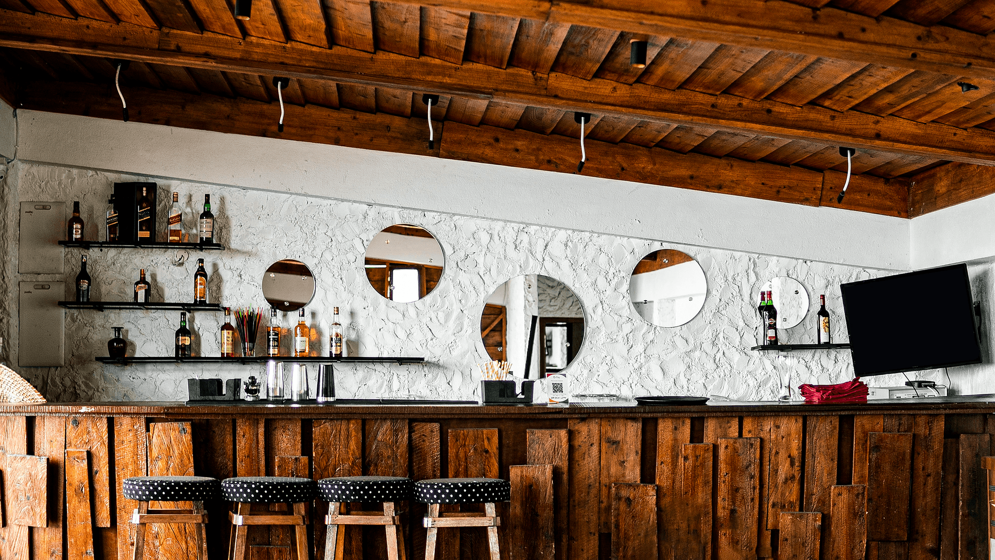 Explore diverse styles of moveable bar including modern options.