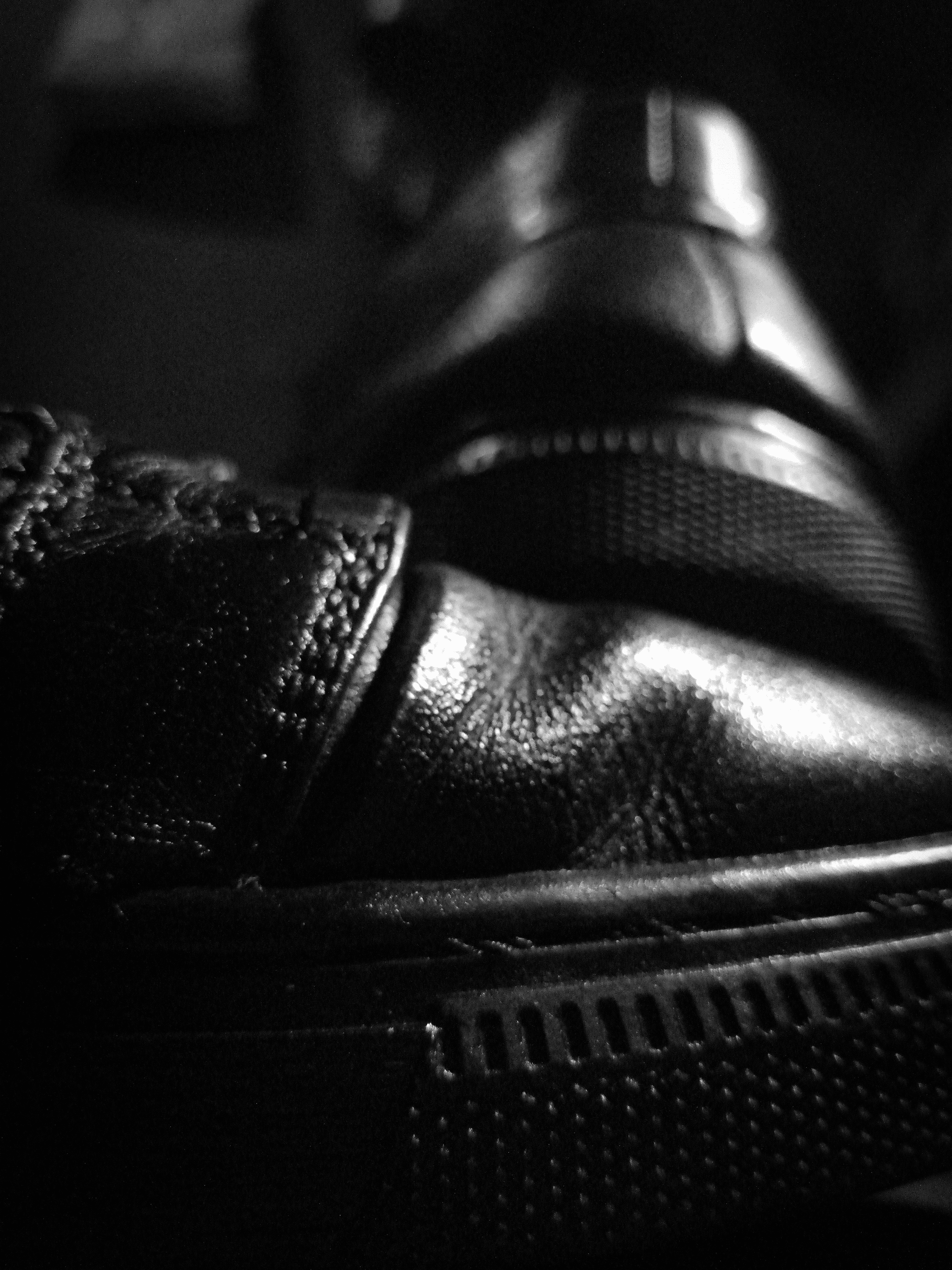 shoe defects inspection showing correct sizing and defect prevention.