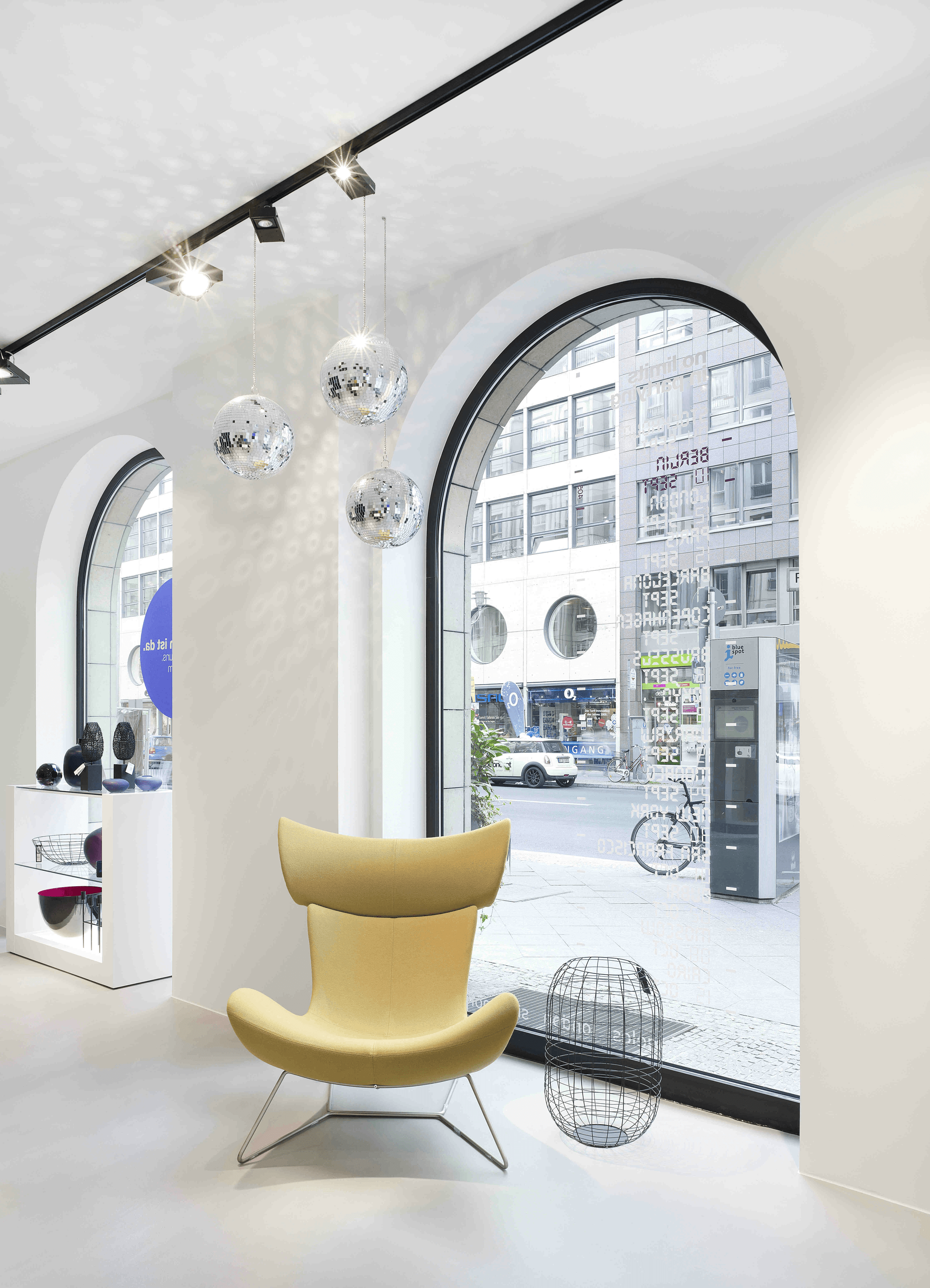 Prefab structure for retail pop-up shop