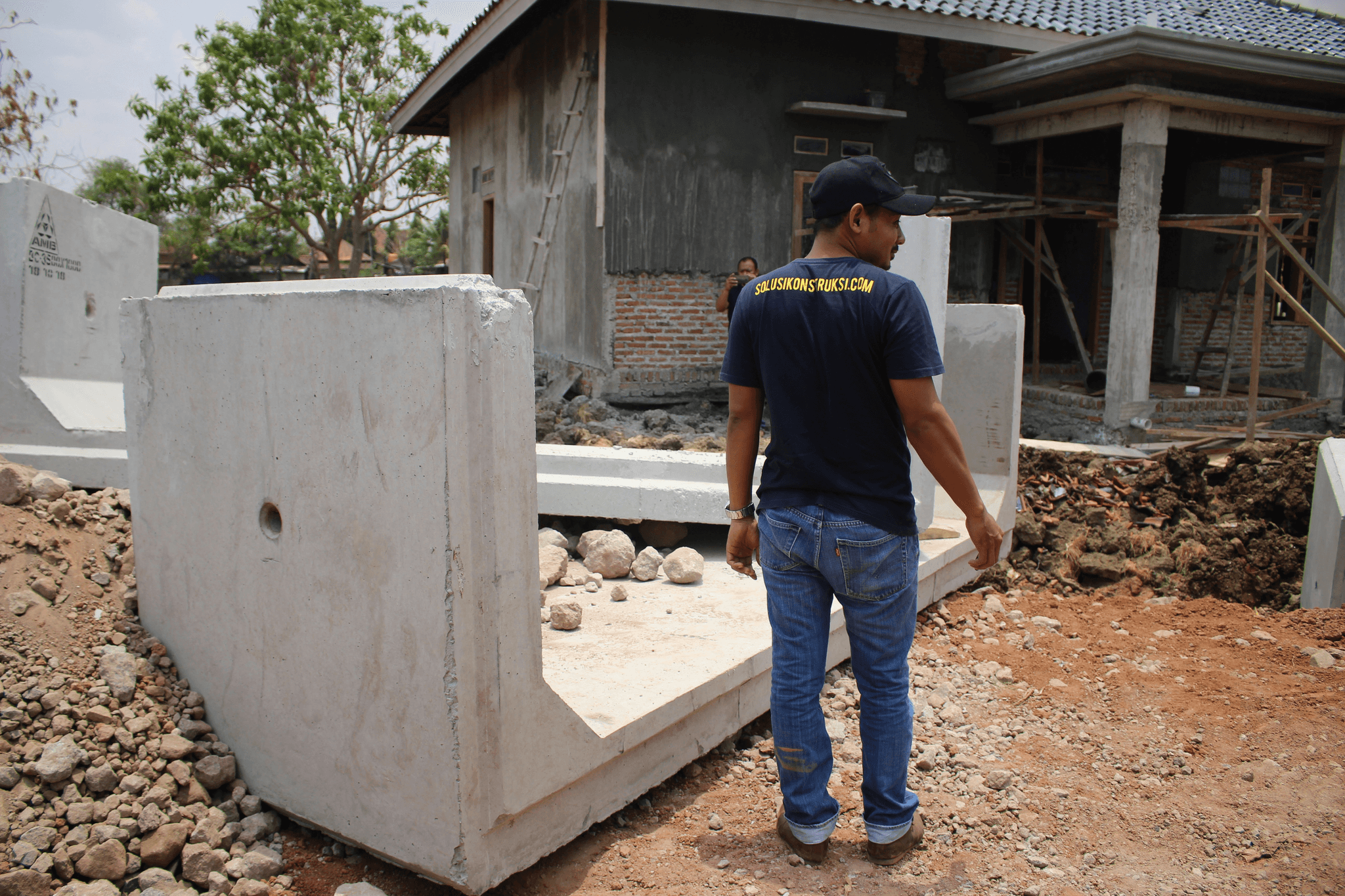 Incorporating DIY Techniques to Reduce Foundation Costs