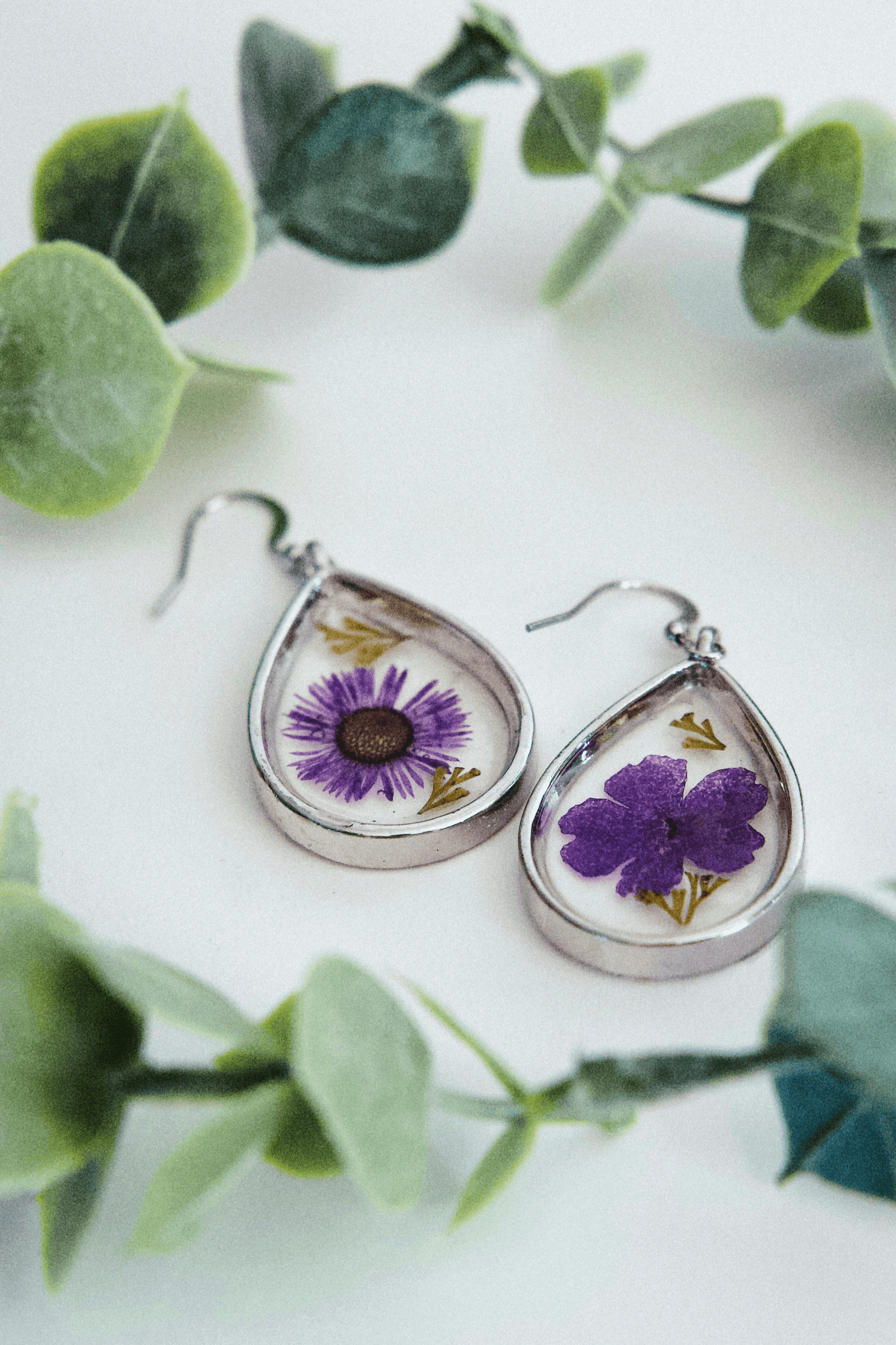 What to do with dried flower bouquet - Handmade earrings with delicate purple dried flowers