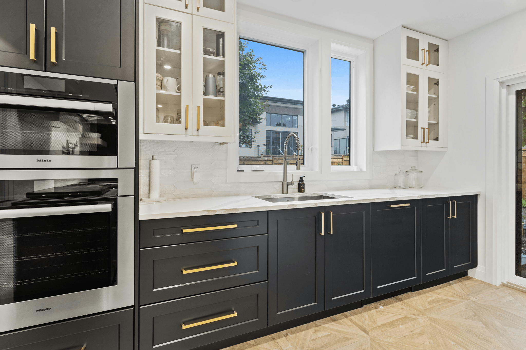 Stylish Wholesale Kitchen Cabinets in Modern Kitchen