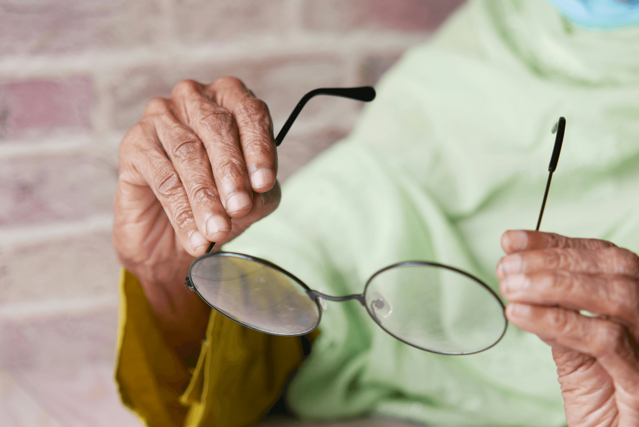 Reading glasses strength chart showing age-related power needs.