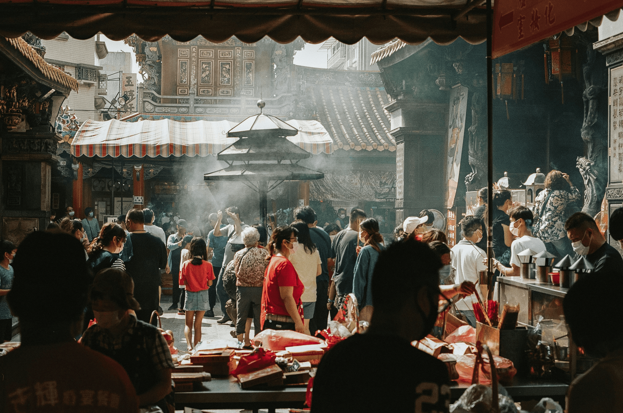 what does china specialize in - bustling Chinese marketplace