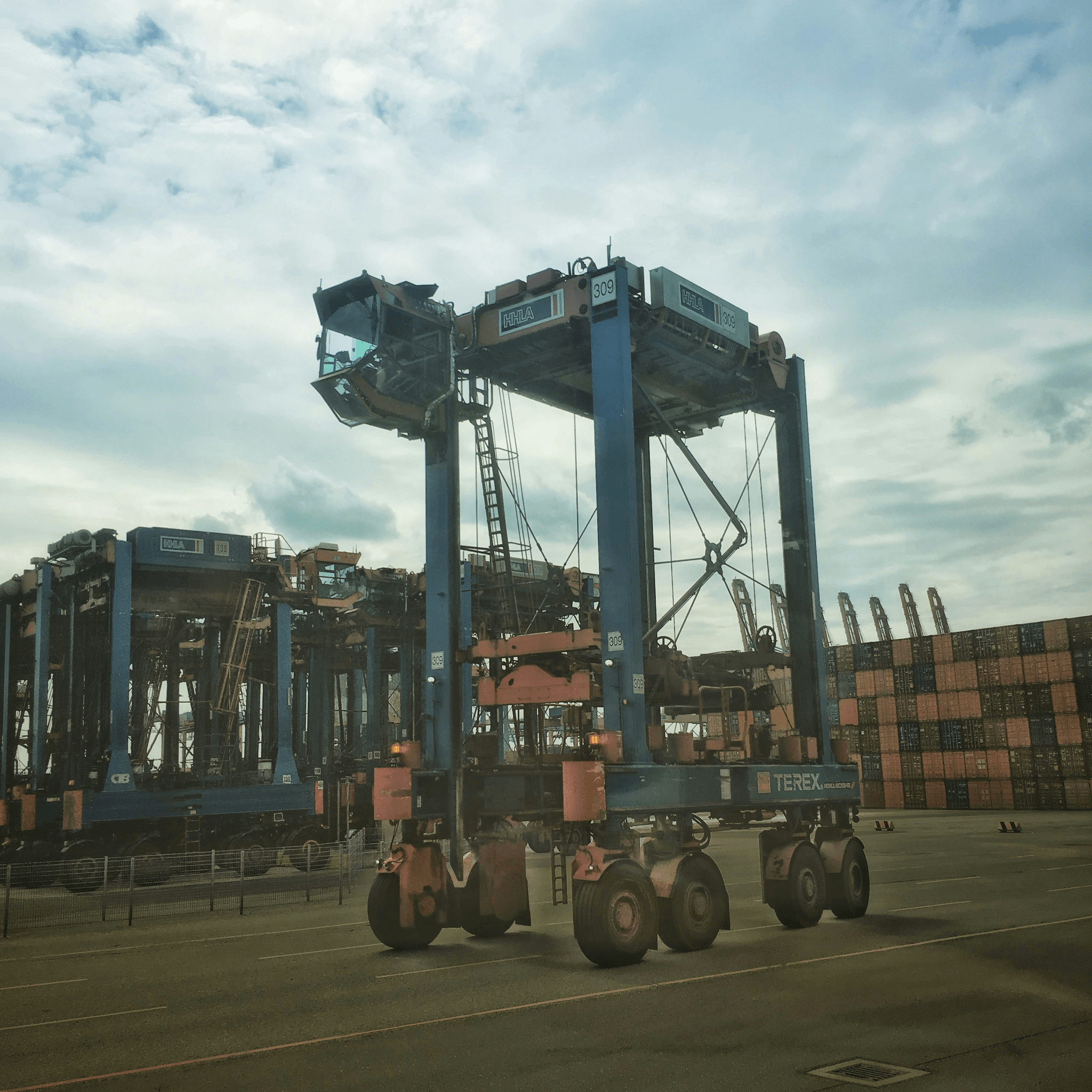 Import toys from China efficiently using proper logistics.